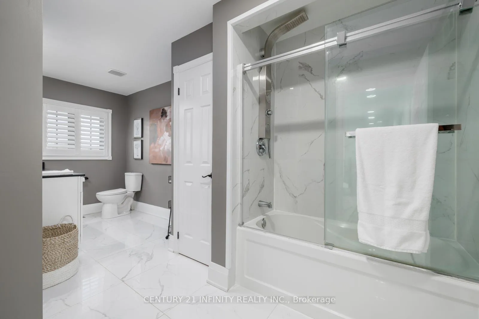 Photo 27 of 10 Prince Rupert Drive, Clarington, Courtice — HOMEH