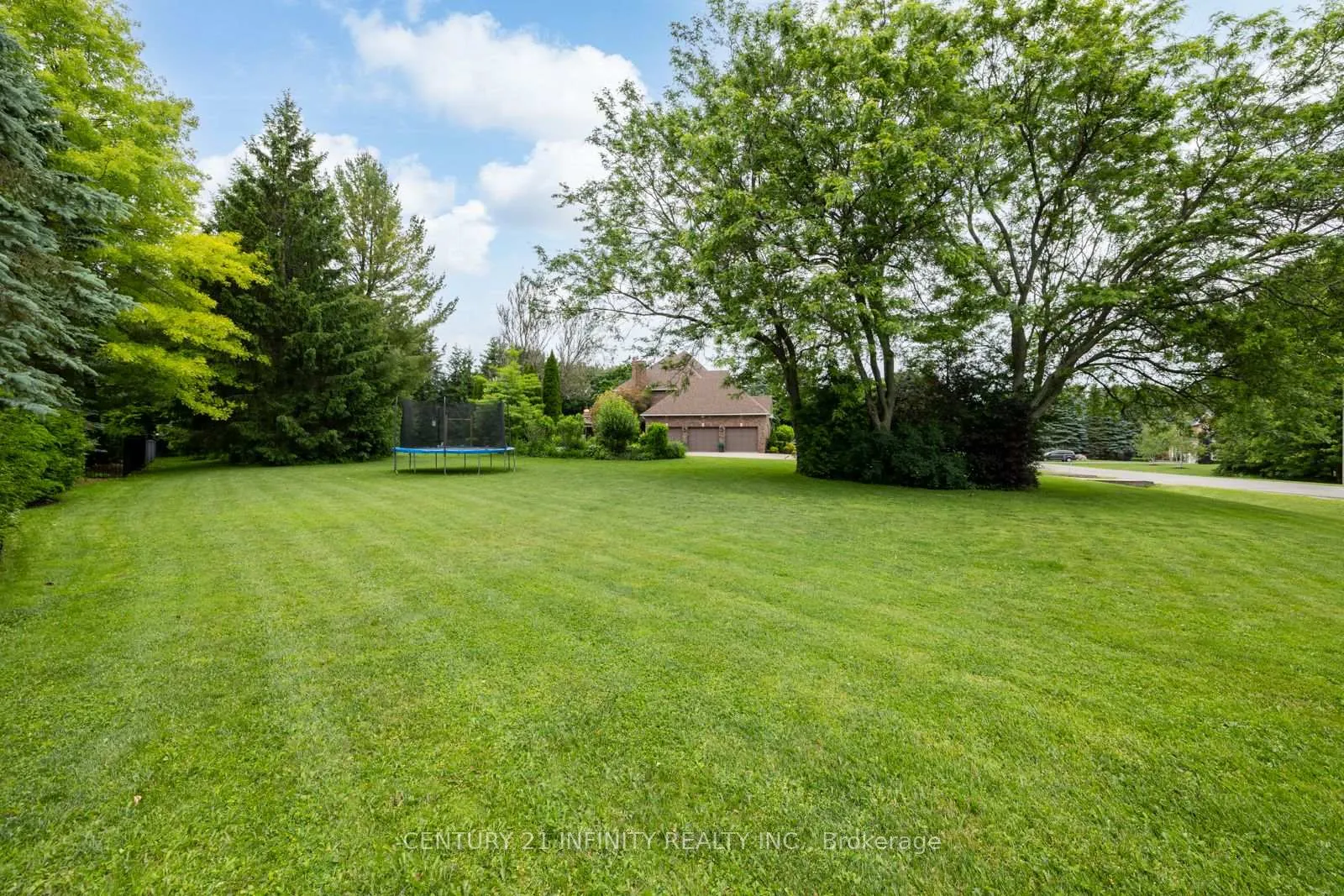 Photo 36 of 10 Prince Rupert Drive, Clarington, Courtice — HOMEH