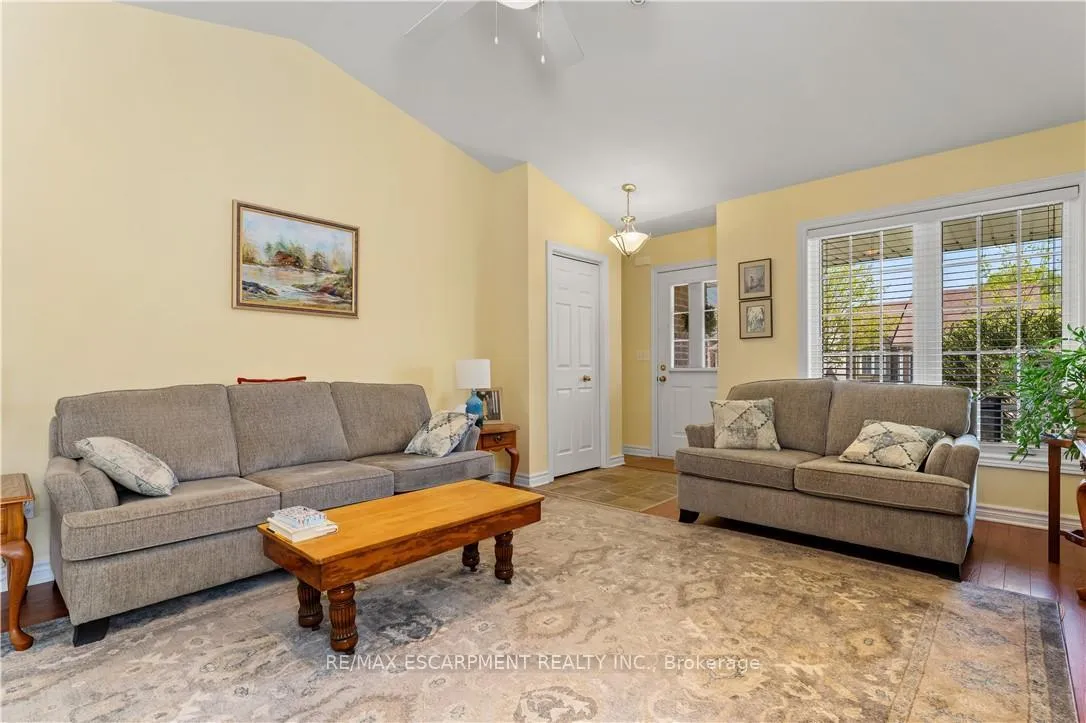 Photo 3 of 8 Mason Drive, Pelham, Fonthill — HOMEH