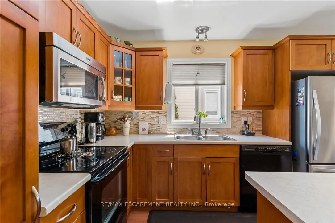 Photo 9 of 8 Mason Drive, Pelham, Fonthill — HOMEH