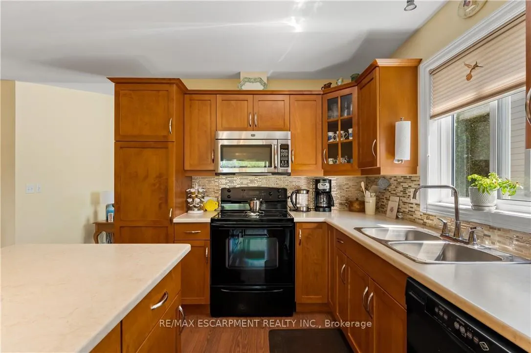 Photo 10 of 8 Mason Drive, Pelham, Fonthill — HOMEH