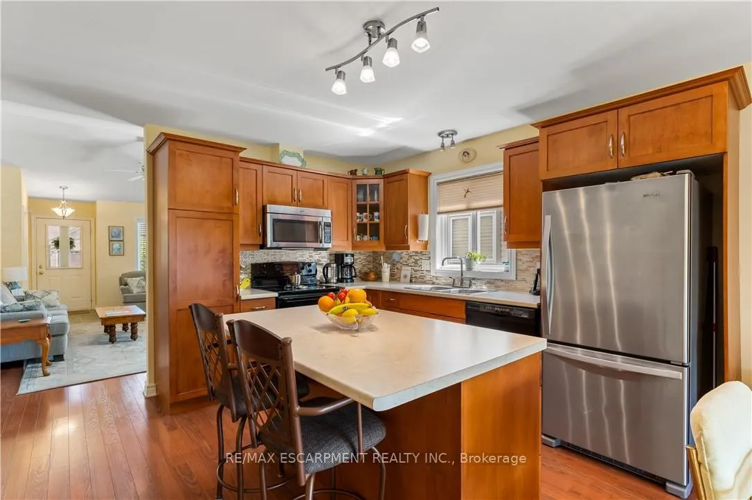 Photo 11 of 8 Mason Drive, Pelham, Fonthill — HOMEH