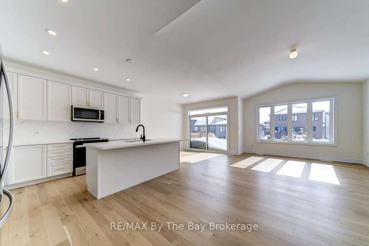 Photo 10 of 170 Mapleside Drive, Wasaga Beach — HOMEH