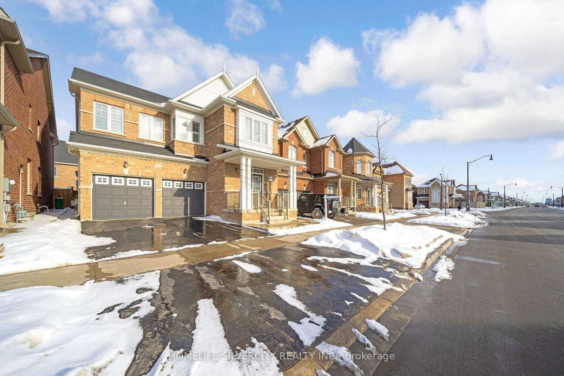 Photo 2 of 373 Robert Parkinson Drive, Brampton, Northwest Brampton — HOMEH