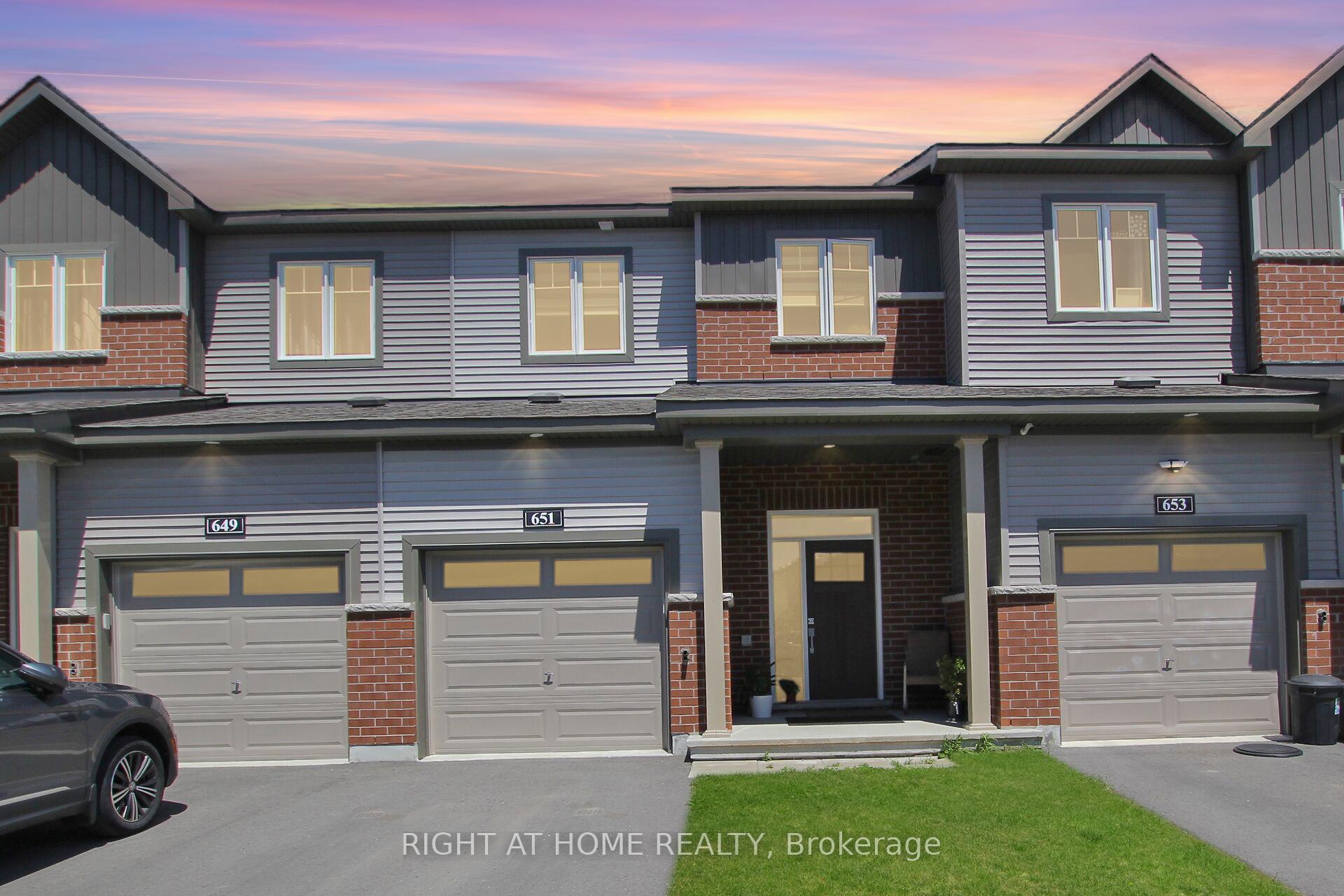 Photo 2 of 651 Hamsa Street, Ottawa, Barrhaven - Heritage Park — HOMEH