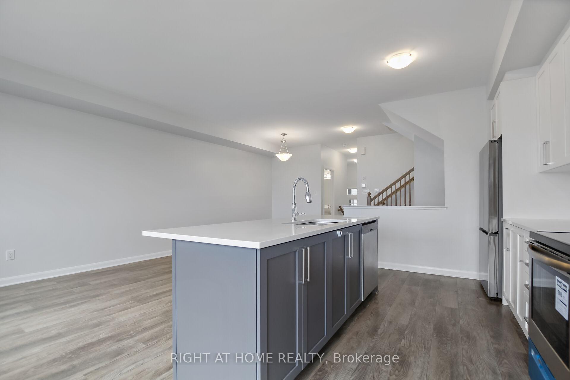 Photo 12 of 651 Hamsa Street, Ottawa, Barrhaven - Heritage Park — HOMEH