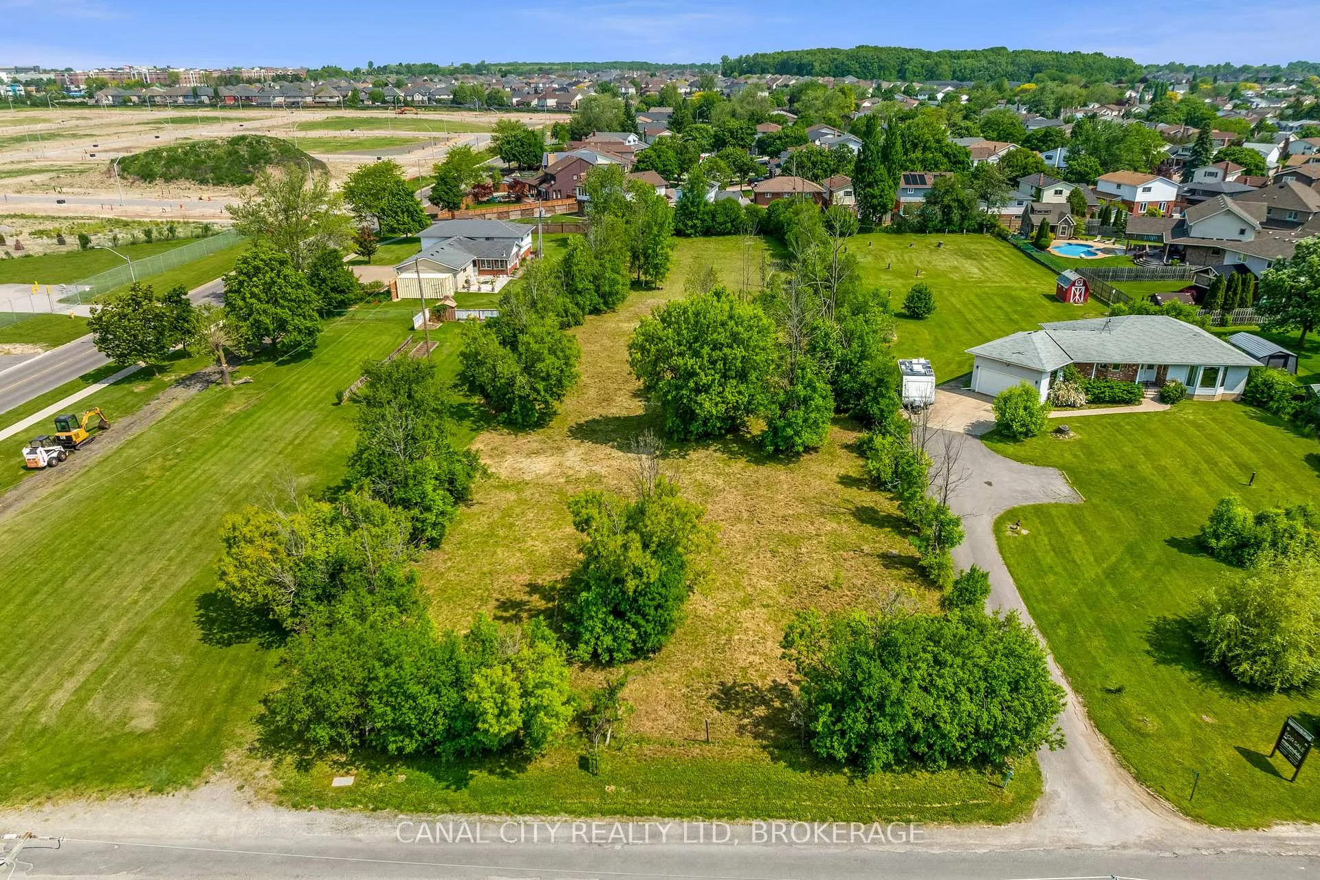 Photo 2 of 1972 Decew Road, Thorold, Confederation Heights — HOMEH