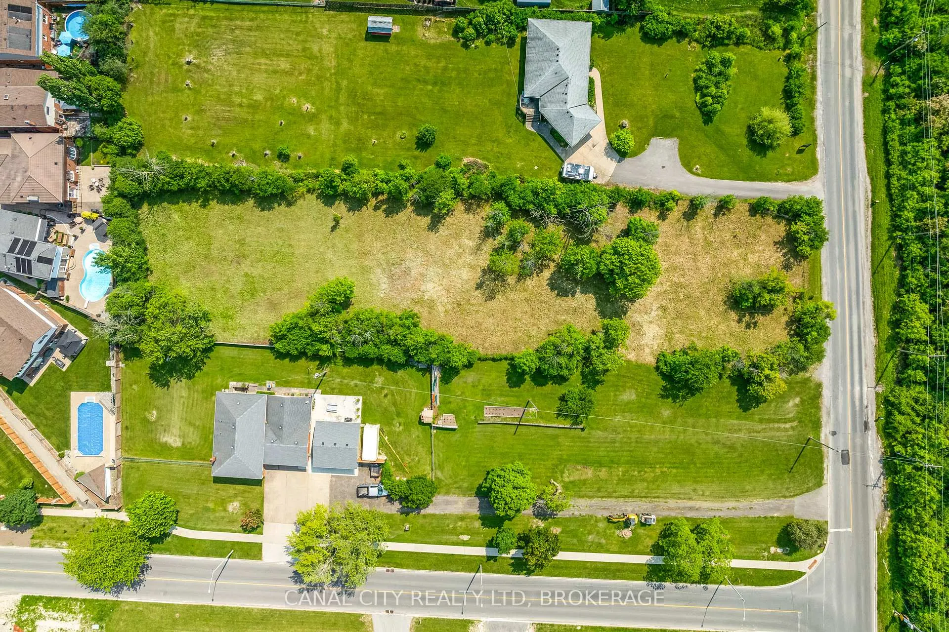 Photo 7 of 1972 Decew Road, Thorold, Confederation Heights — HOMEH