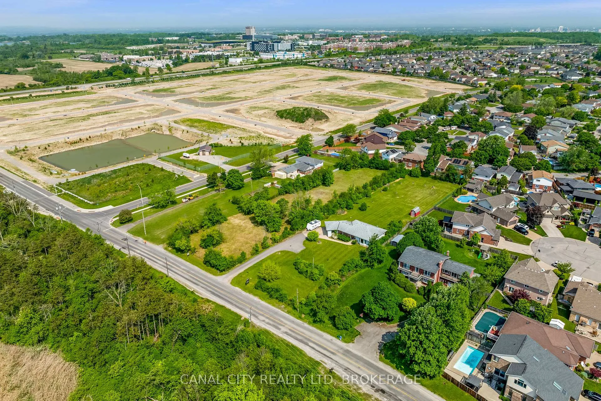 Photo 9 of 1972 Decew Road, Thorold, Confederation Heights — HOMEH