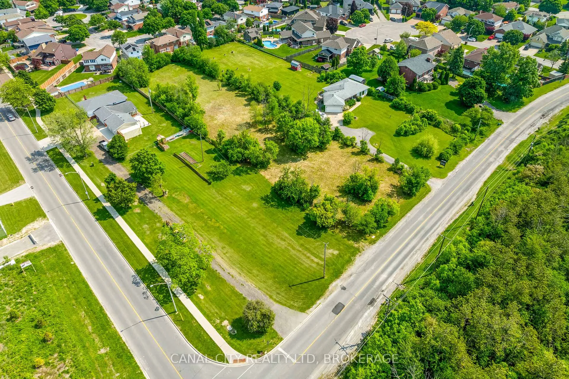 Photo 14 of 1972 Decew Road, Thorold, Confederation Heights — HOMEH