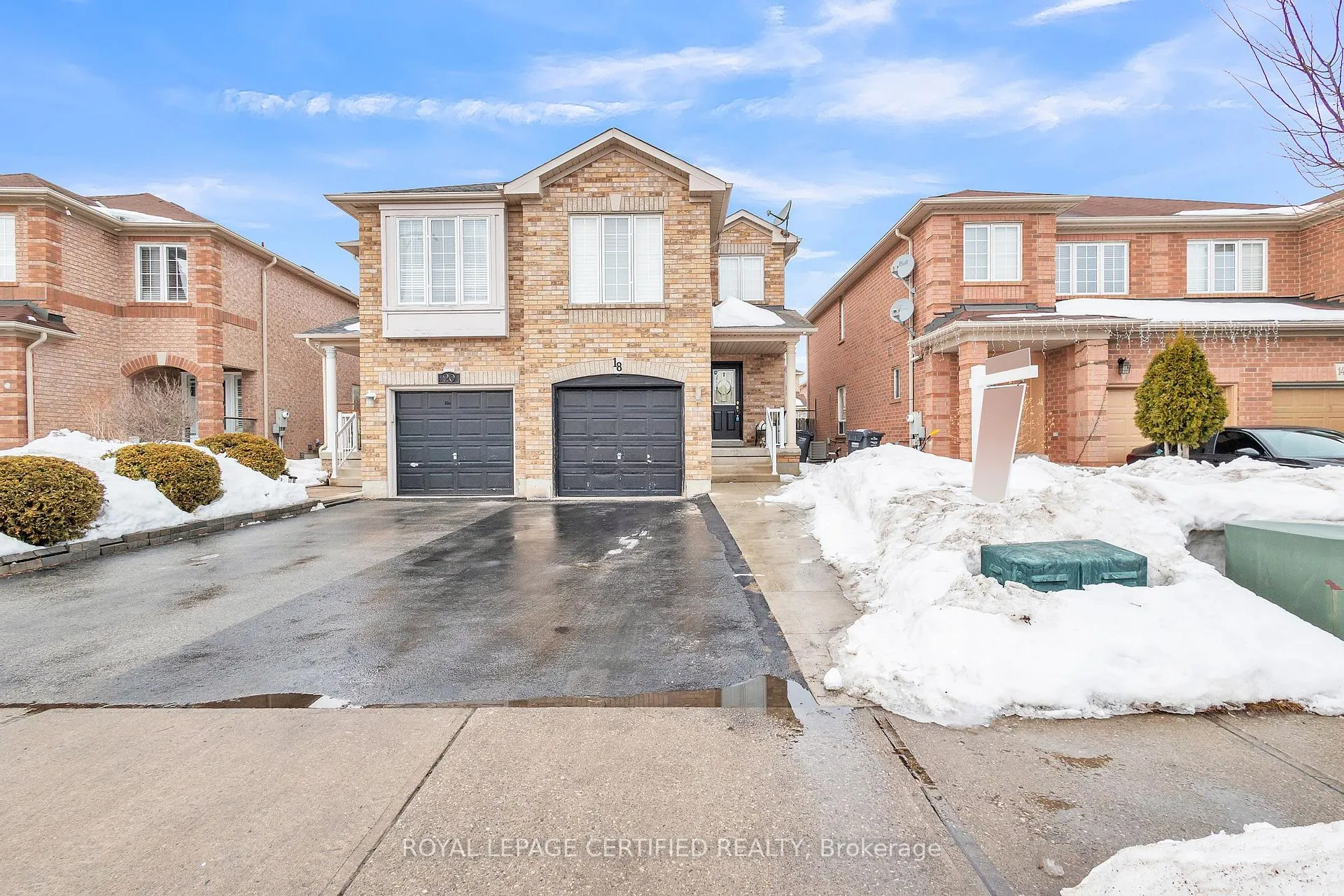 Photo 1 of 18 Roadmaster Lane, Brampton, Fletcher's Meadow — HOMEH