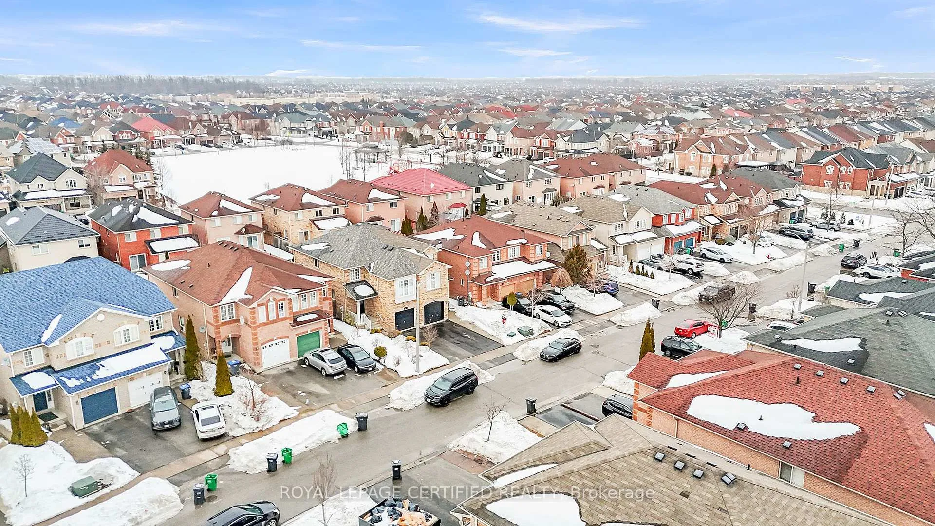 Photo 3 of 18 Roadmaster Lane, Brampton, Fletcher's Meadow — HOMEH