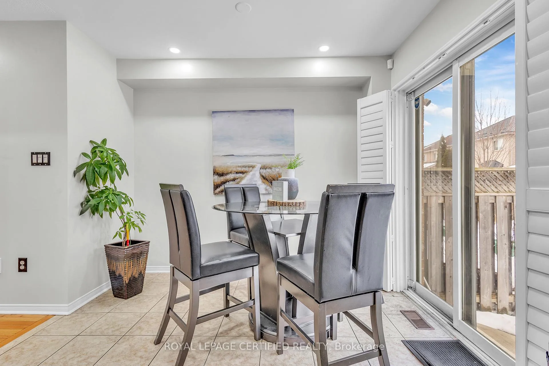 Photo 10 of 18 Roadmaster Lane, Brampton, Fletcher's Meadow — HOMEH