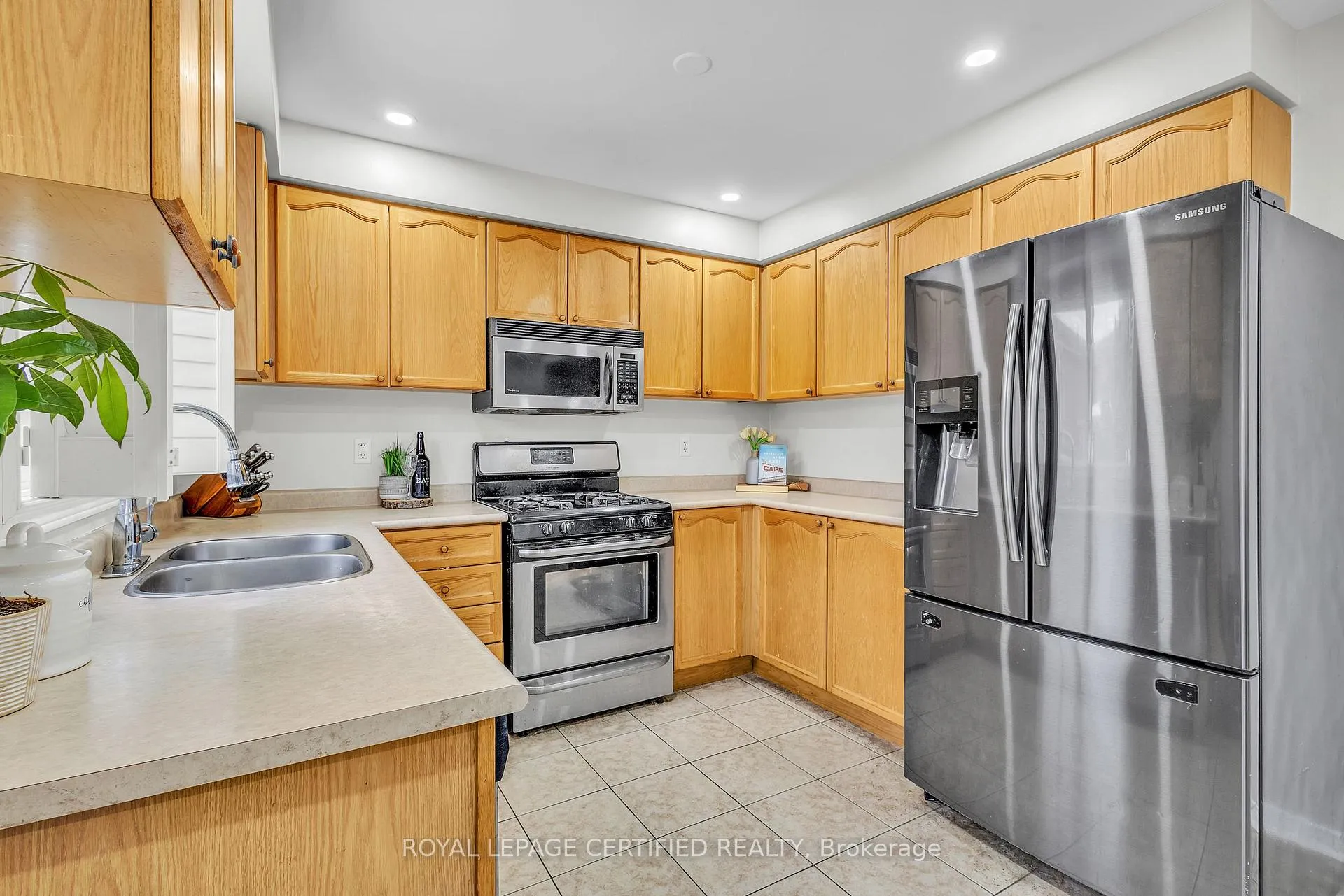 Photo 11 of 18 Roadmaster Lane, Brampton, Fletcher's Meadow — HOMEH