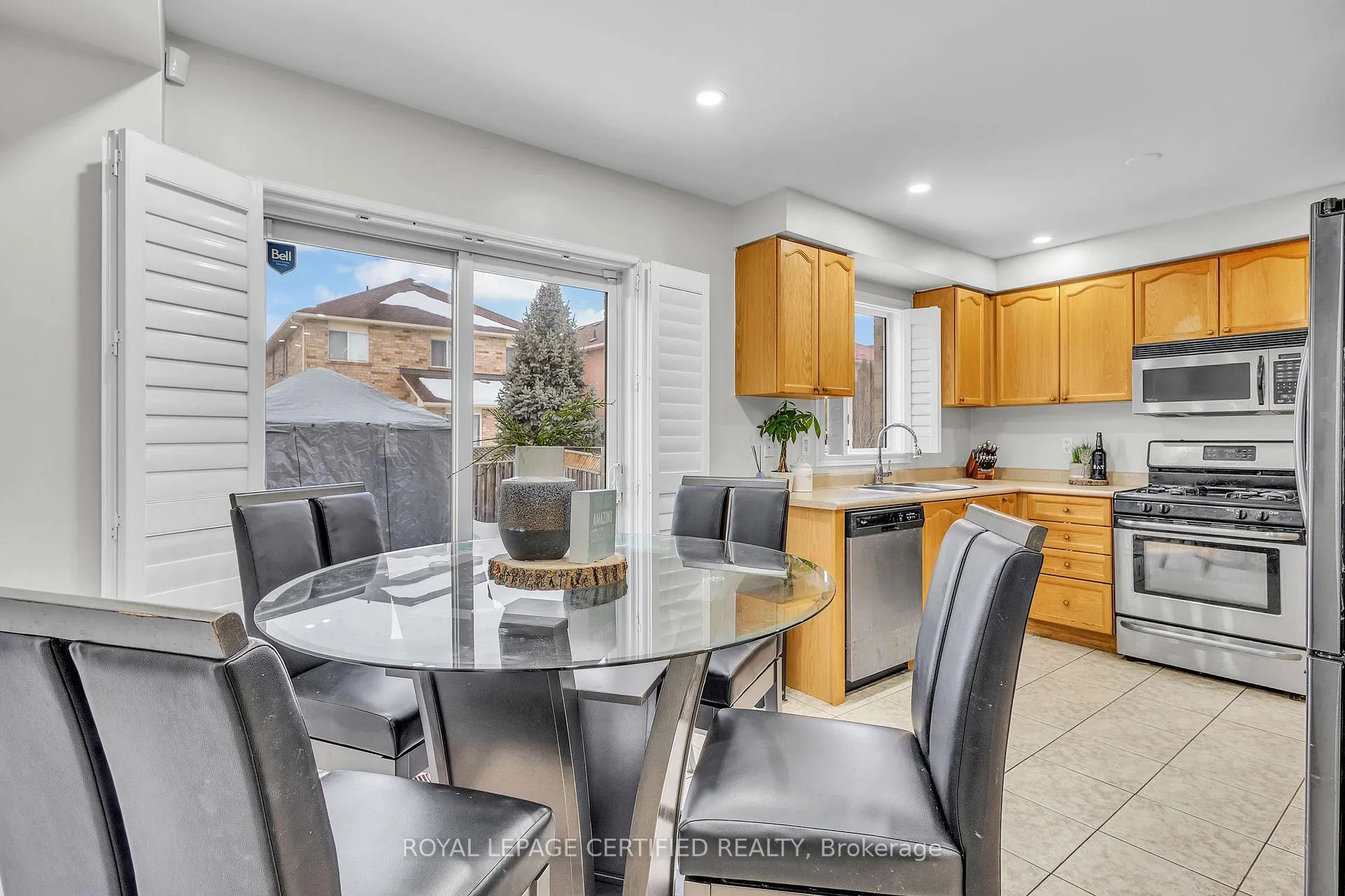 Photo 12 of 18 Roadmaster Lane, Brampton, Fletcher's Meadow — HOMEH
