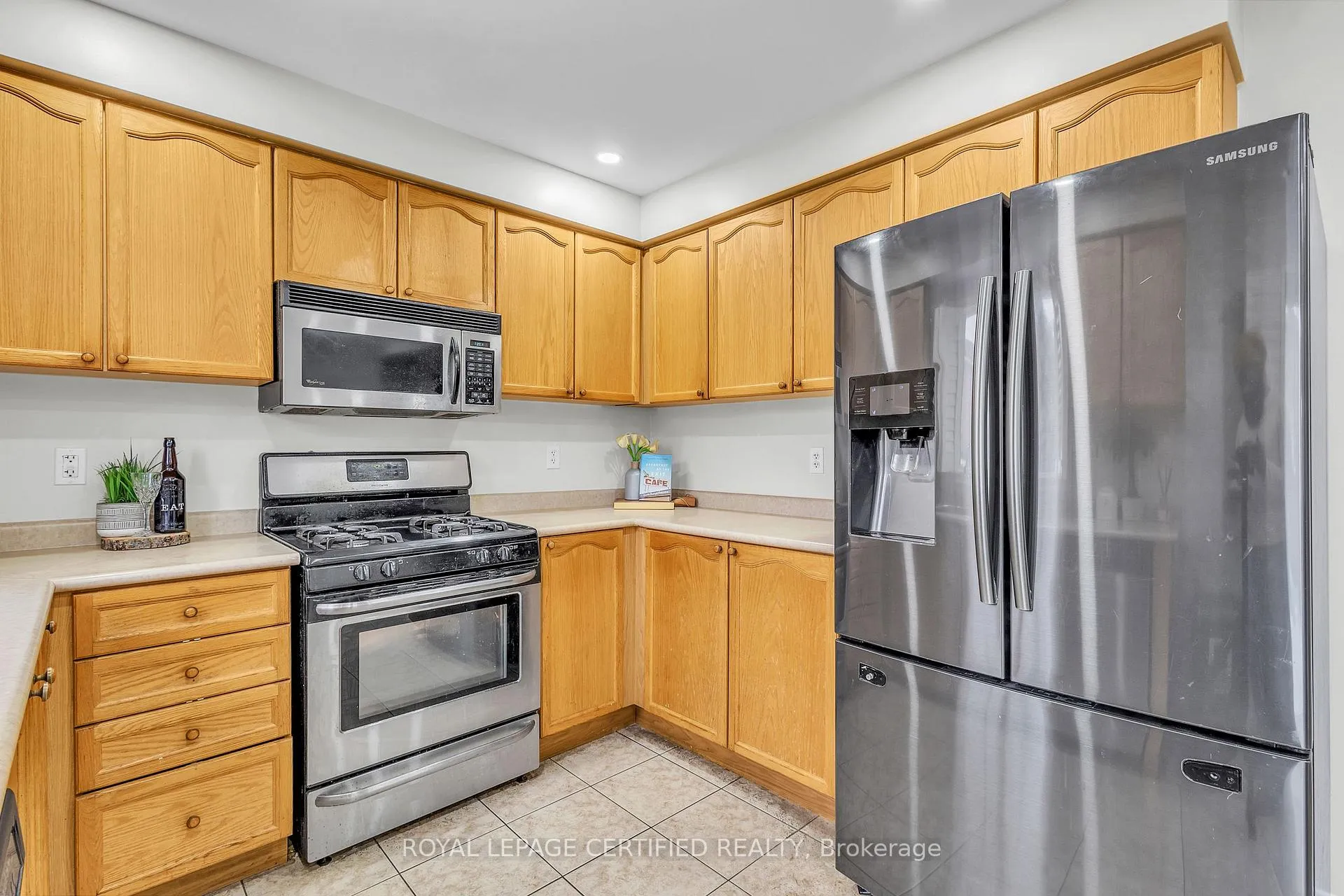 Photo 13 of 18 Roadmaster Lane, Brampton, Fletcher's Meadow — HOMEH