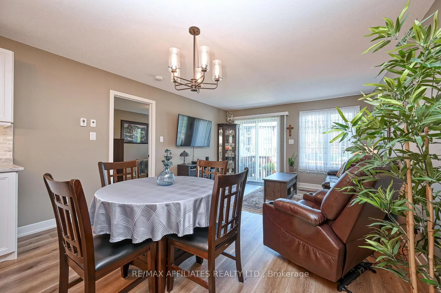 Photo 8 of 156 Ferrara Drive, Smiths Falls — HOMEH