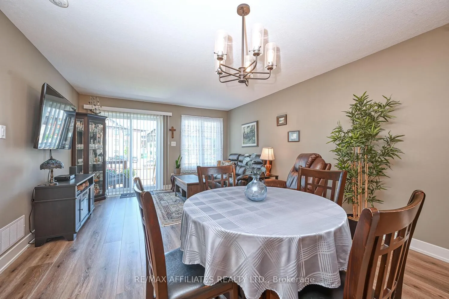 Photo 9 of 156 Ferrara Drive, Smiths Falls — HOMEH