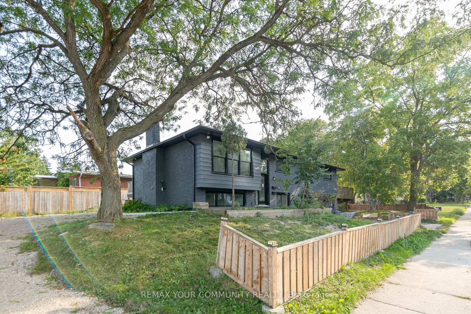 Front of Unit Basement, 69 Blythwood Road N
