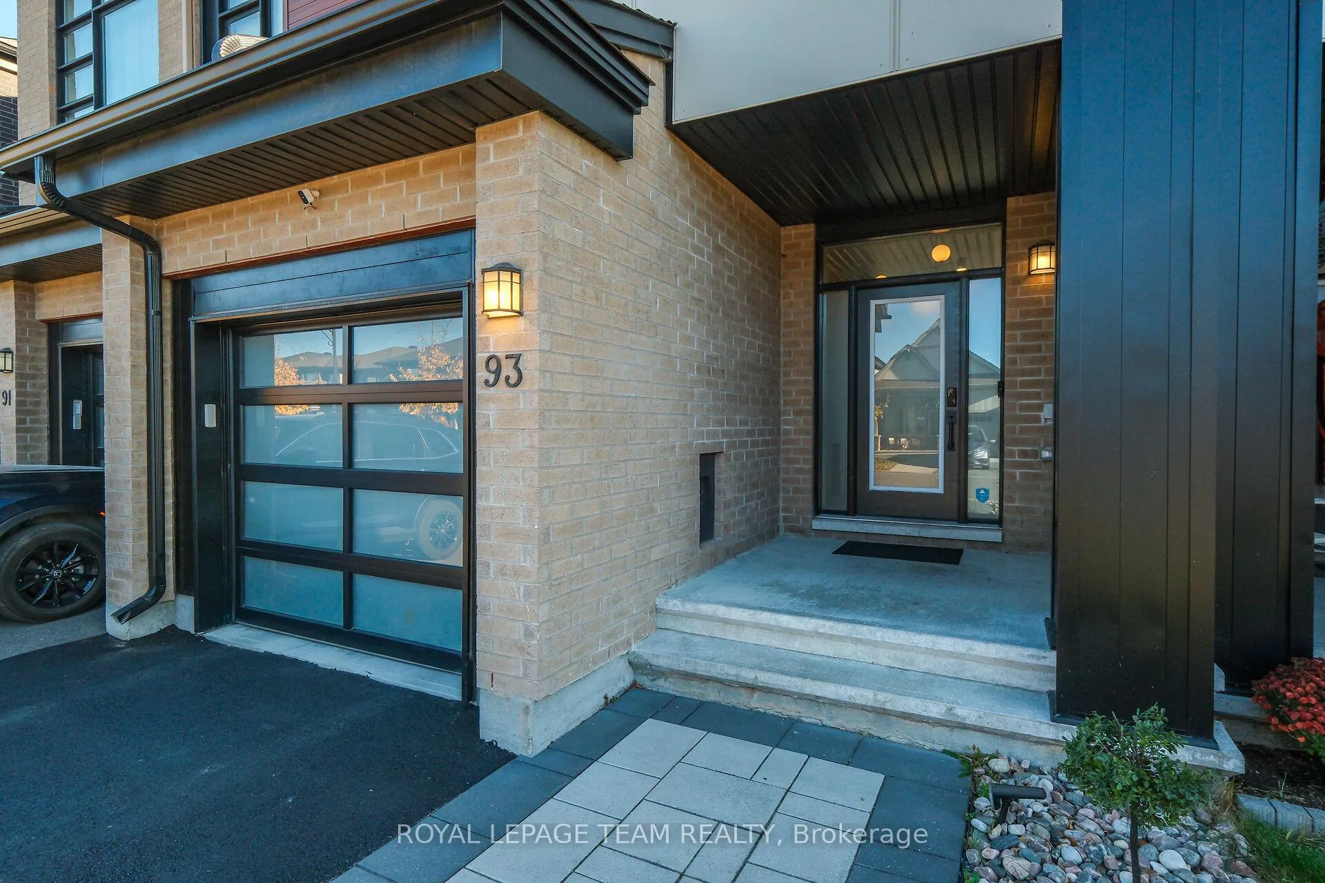 Photo 2 of 93 Warrior Street, Ottawa, Kanata - Emerald Meadows/Trailwest — HOMEH