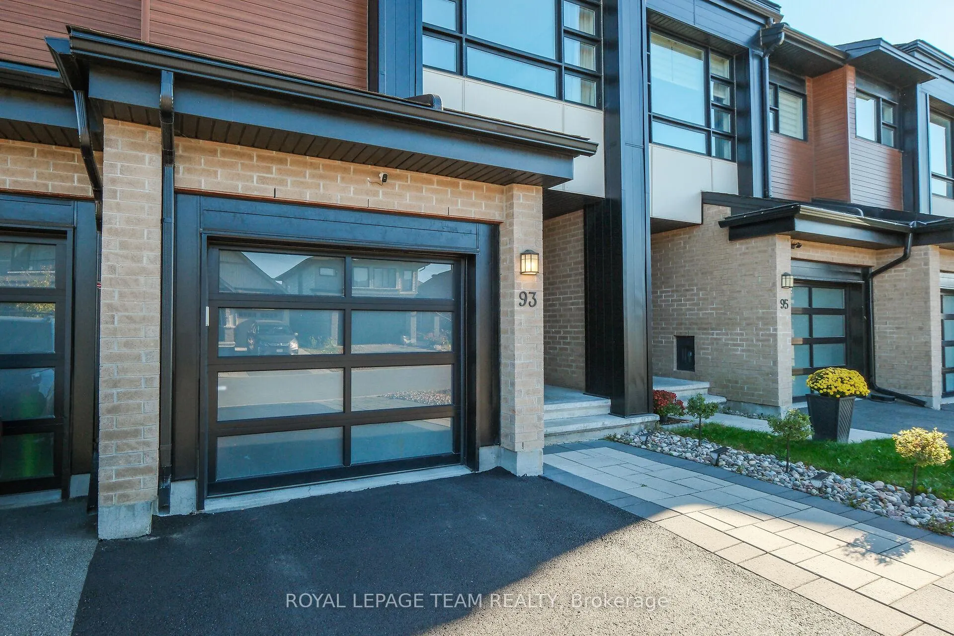 Photo 3 of 93 Warrior Street, Ottawa, Kanata - Emerald Meadows/Trailwest — HOMEH