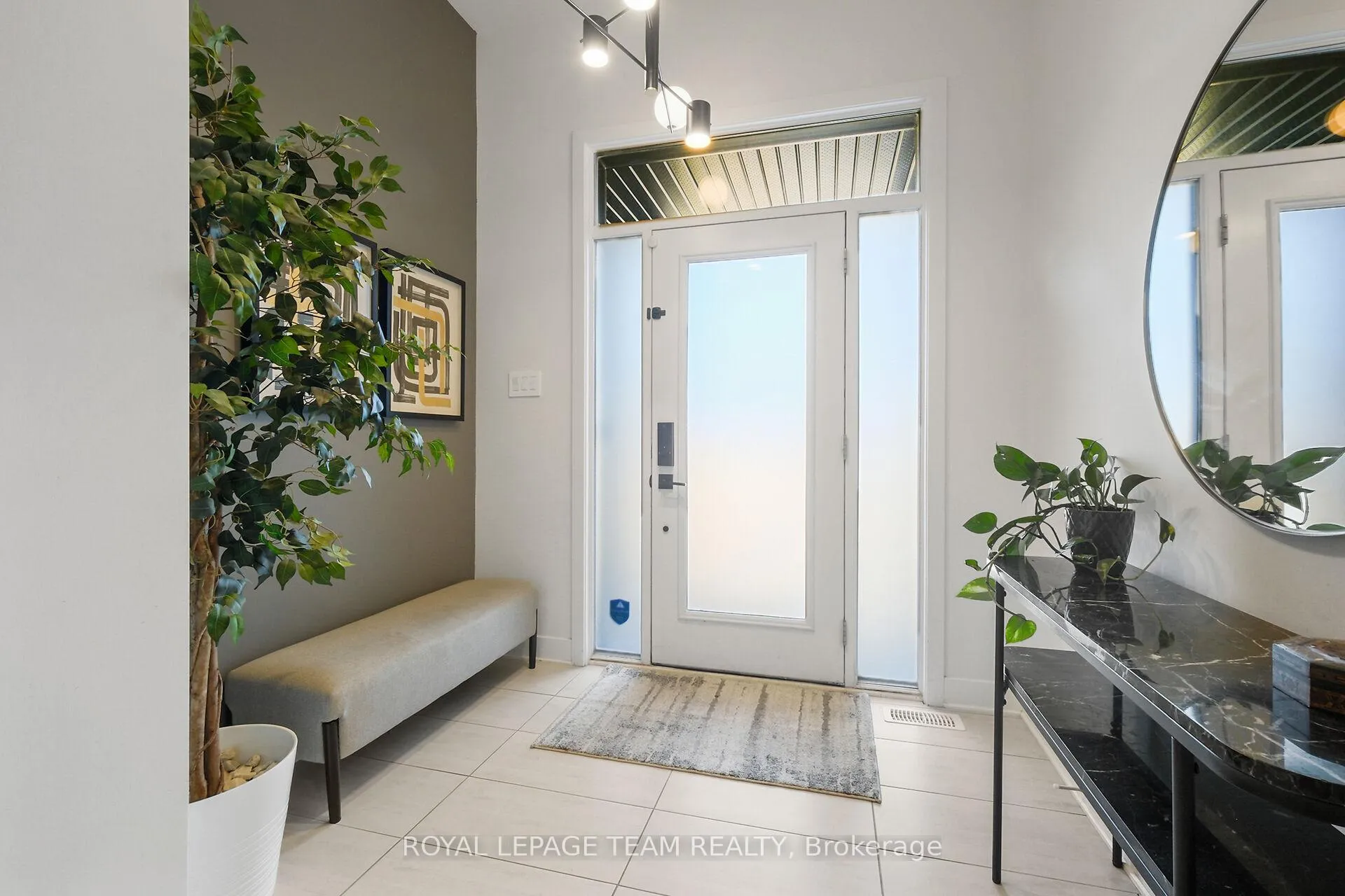 Photo 4 of 93 Warrior Street, Ottawa, Kanata - Emerald Meadows/Trailwest — HOMEH