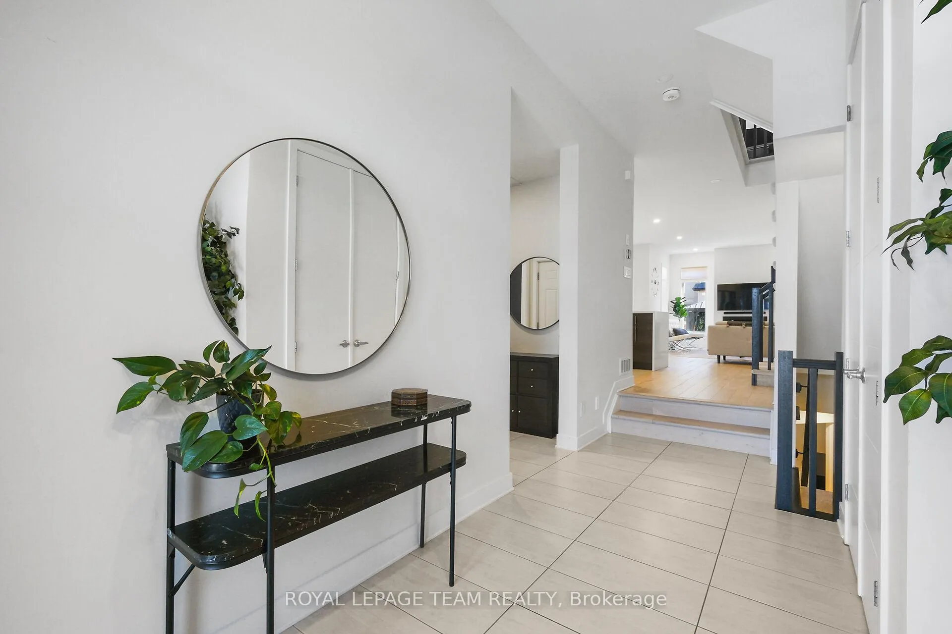 Photo 5 of 93 Warrior Street, Ottawa, Kanata - Emerald Meadows/Trailwest — HOMEH
