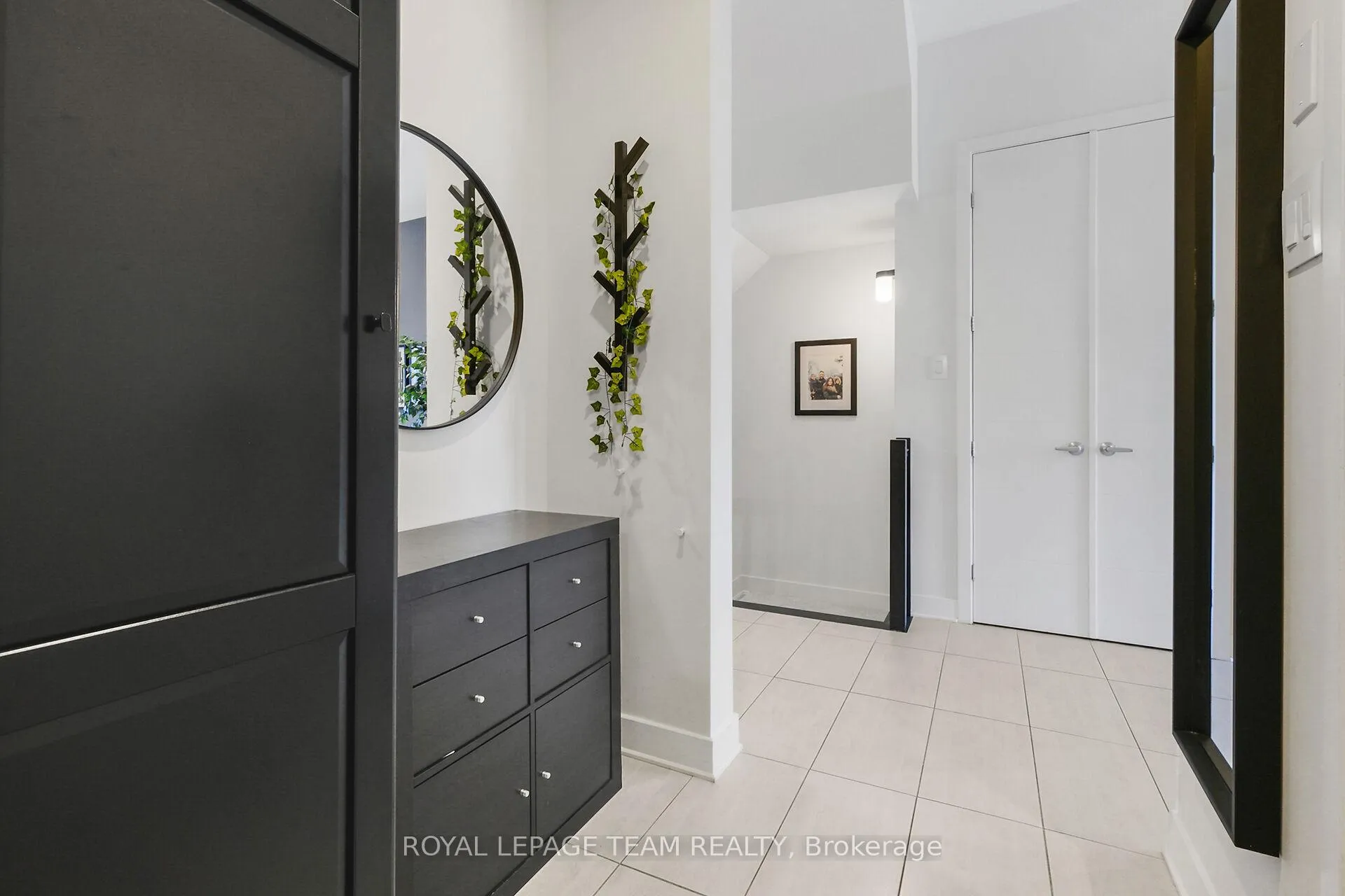 Photo 6 of 93 Warrior Street, Ottawa, Kanata - Emerald Meadows/Trailwest — HOMEH
