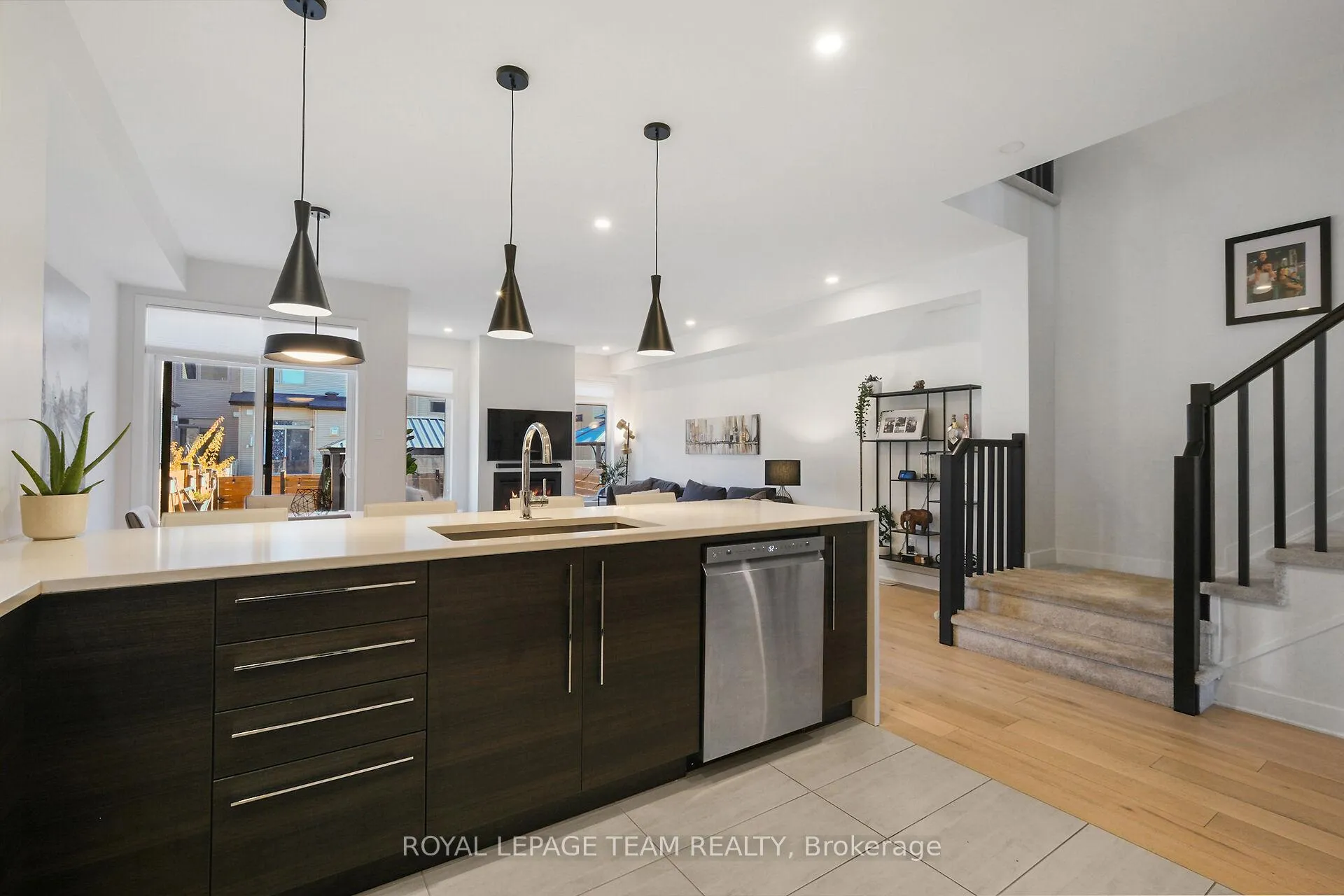 Photo 8 of 93 Warrior Street, Ottawa, Kanata - Emerald Meadows/Trailwest — HOMEH