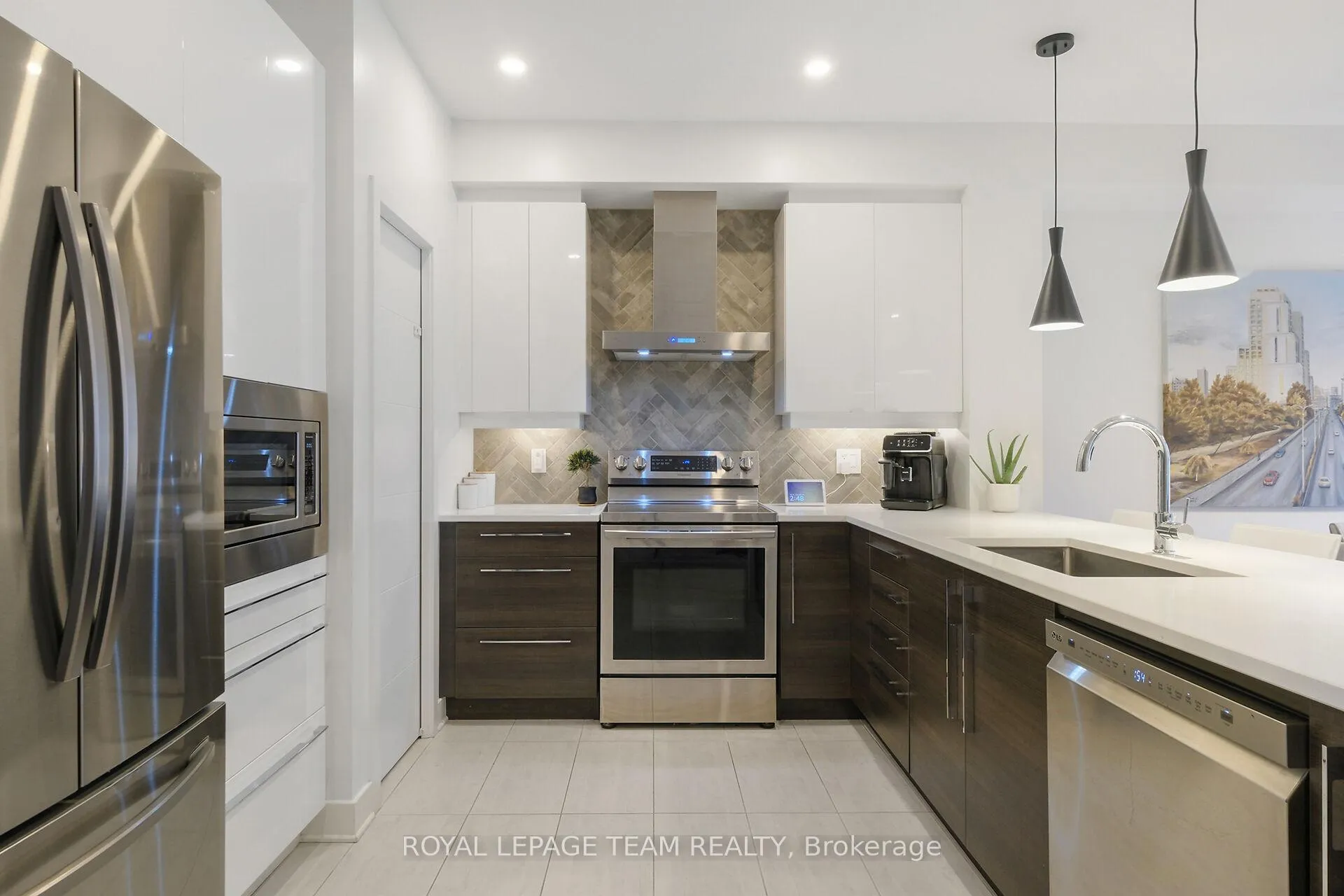 Photo 10 of 93 Warrior Street, Ottawa, Kanata - Emerald Meadows/Trailwest — HOMEH