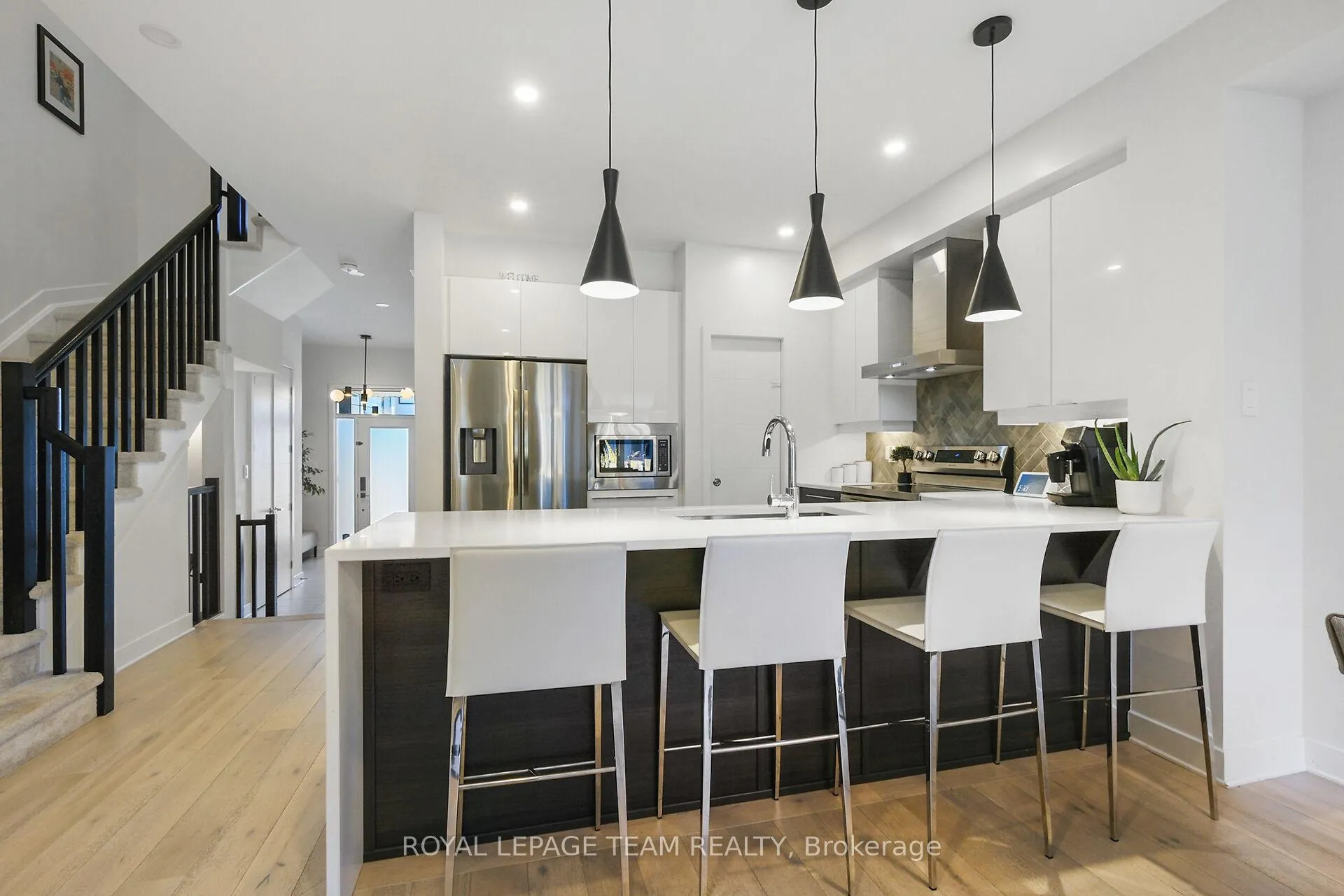 Photo 13 of 93 Warrior Street, Ottawa, Kanata - Emerald Meadows/Trailwest — HOMEH