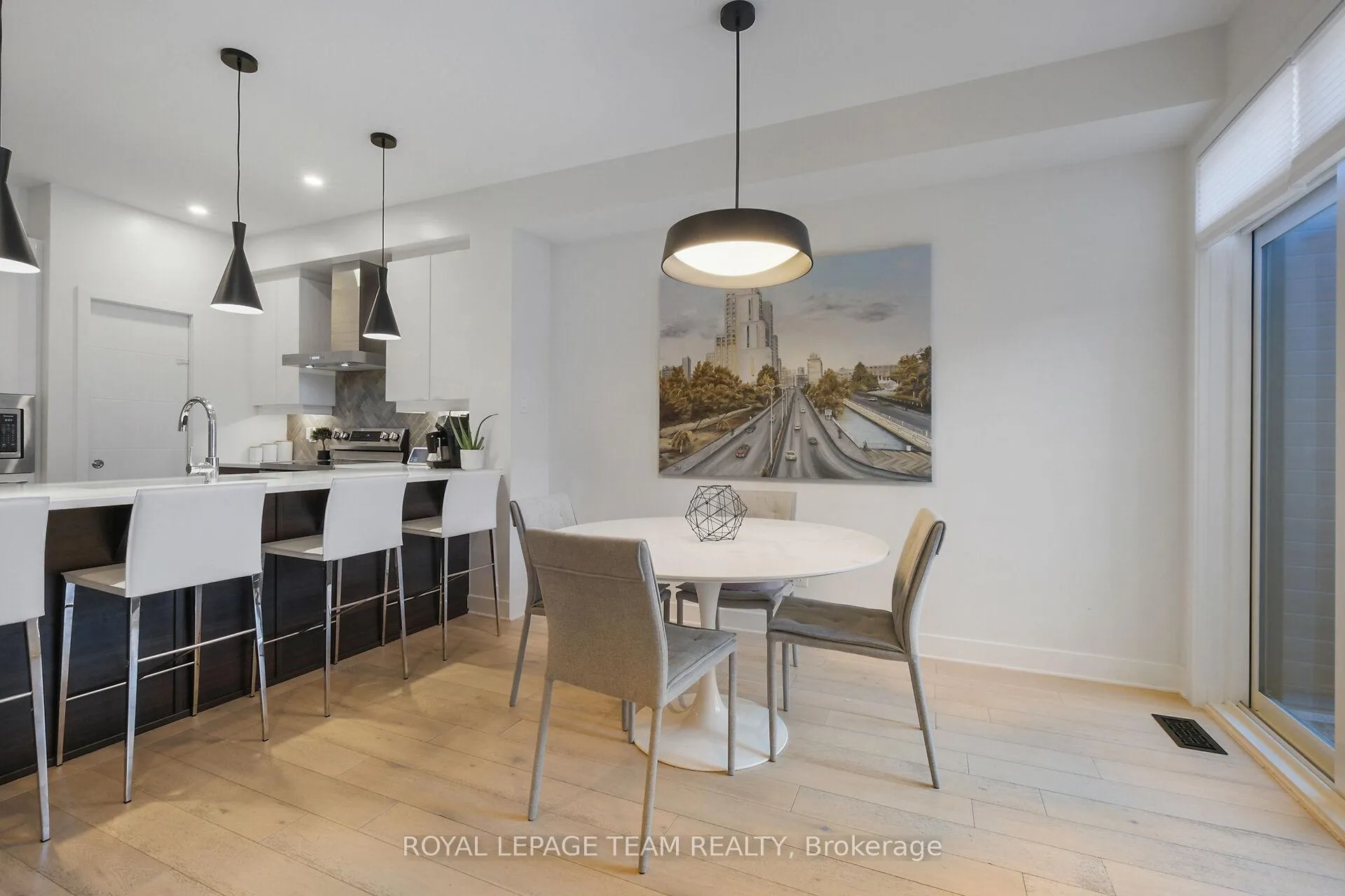 Photo 14 of 93 Warrior Street, Ottawa, Kanata - Emerald Meadows/Trailwest — HOMEH