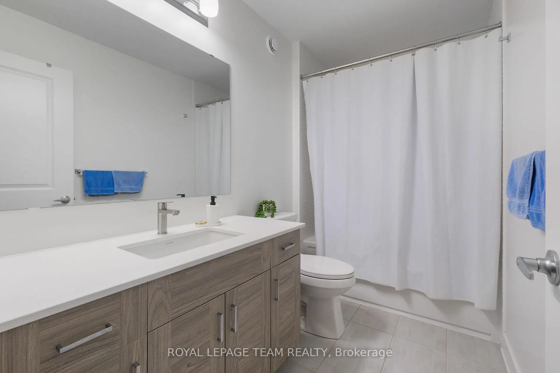 Photo 22 of 93 Warrior Street, Ottawa, Kanata - Emerald Meadows/Trailwest — HOMEH