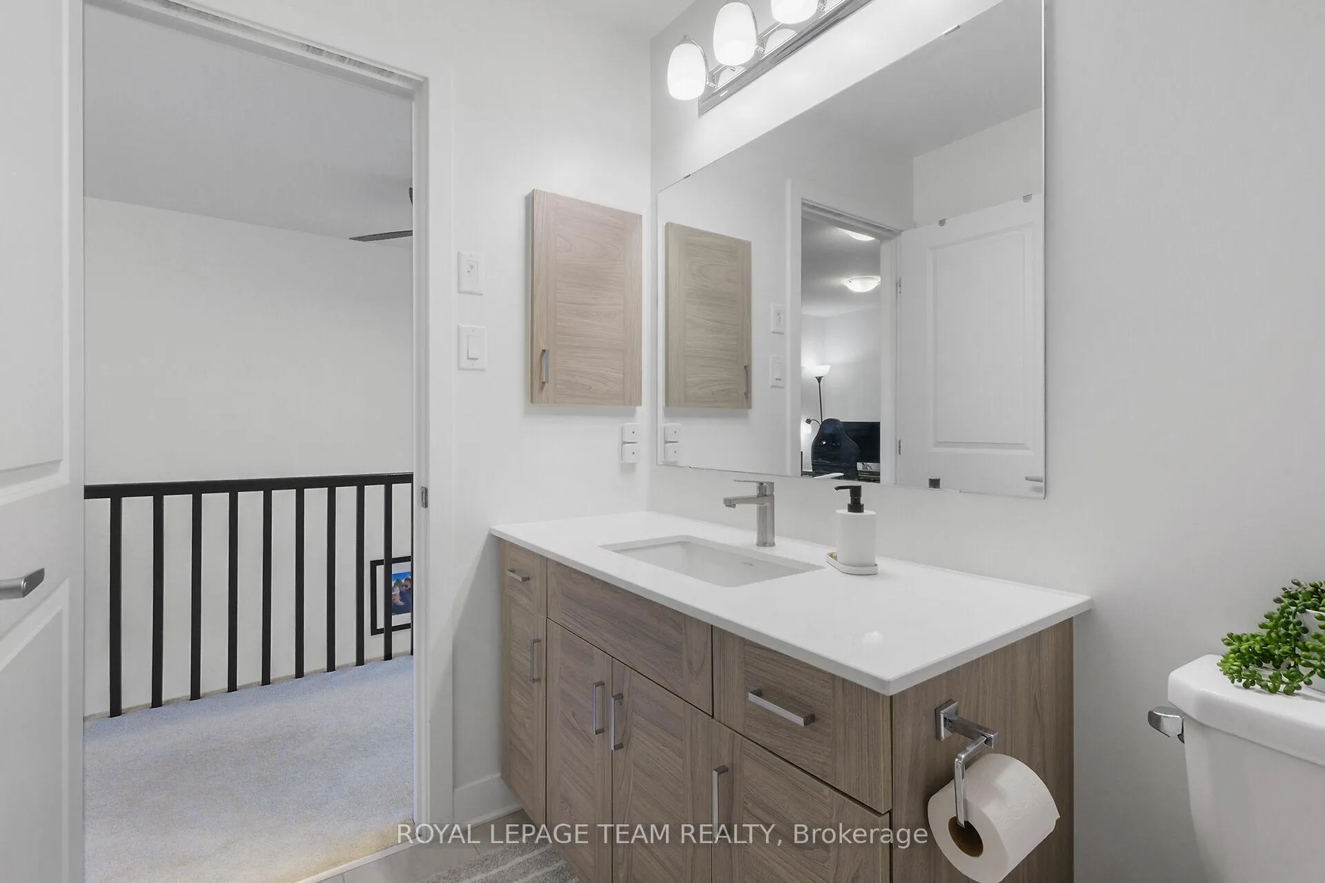 Photo 23 of 93 Warrior Street, Ottawa, Kanata - Emerald Meadows/Trailwest — HOMEH