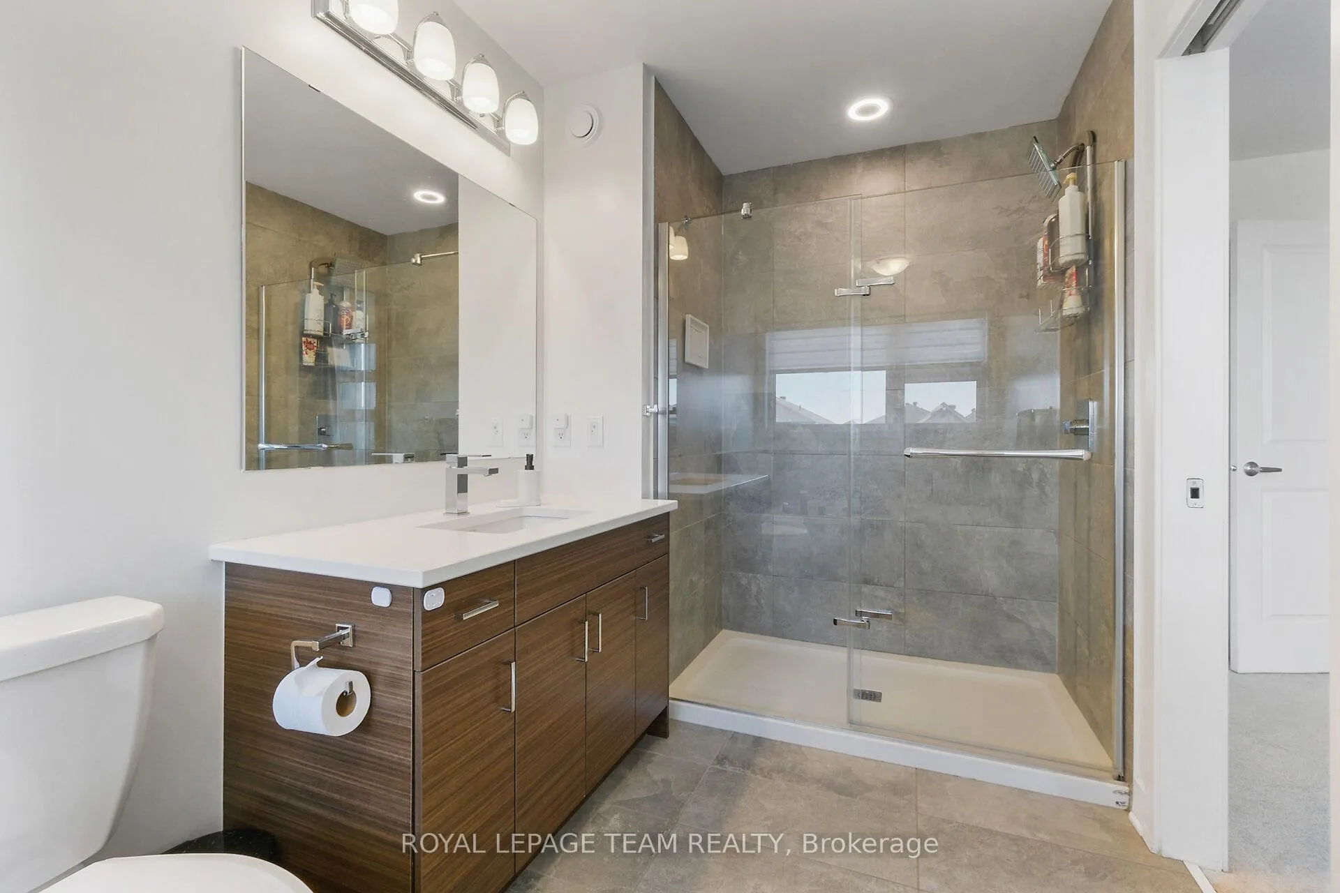 Photo 27 of 93 Warrior Street, Ottawa, Kanata - Emerald Meadows/Trailwest — HOMEH
