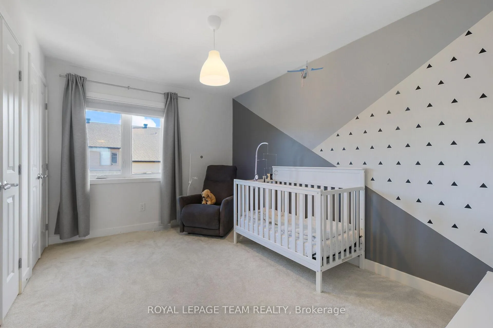 Photo 30 of 93 Warrior Street, Ottawa, Kanata - Emerald Meadows/Trailwest — HOMEH