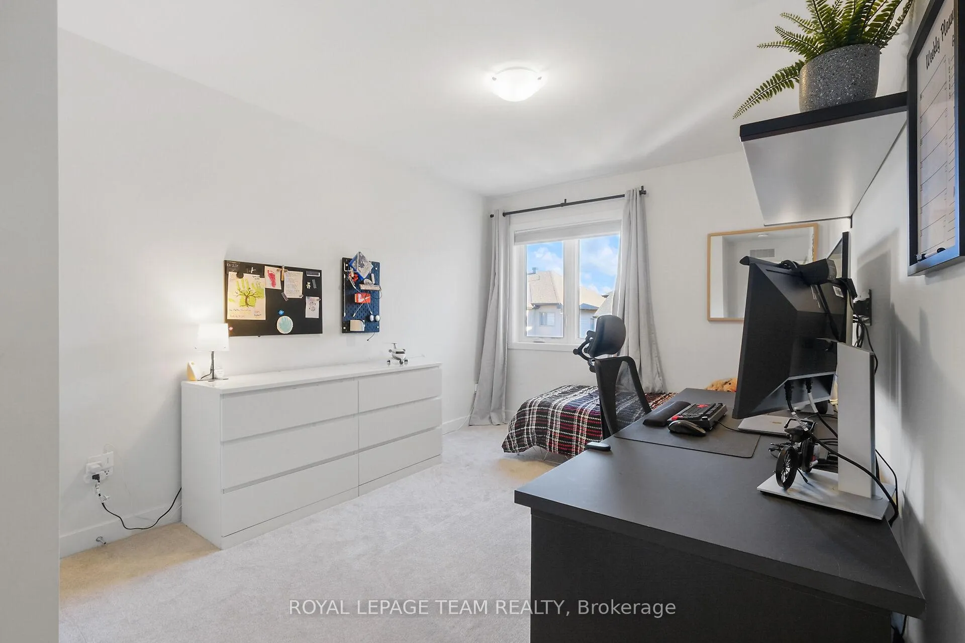 Photo 33 of 93 Warrior Street, Ottawa, Kanata - Emerald Meadows/Trailwest — HOMEH