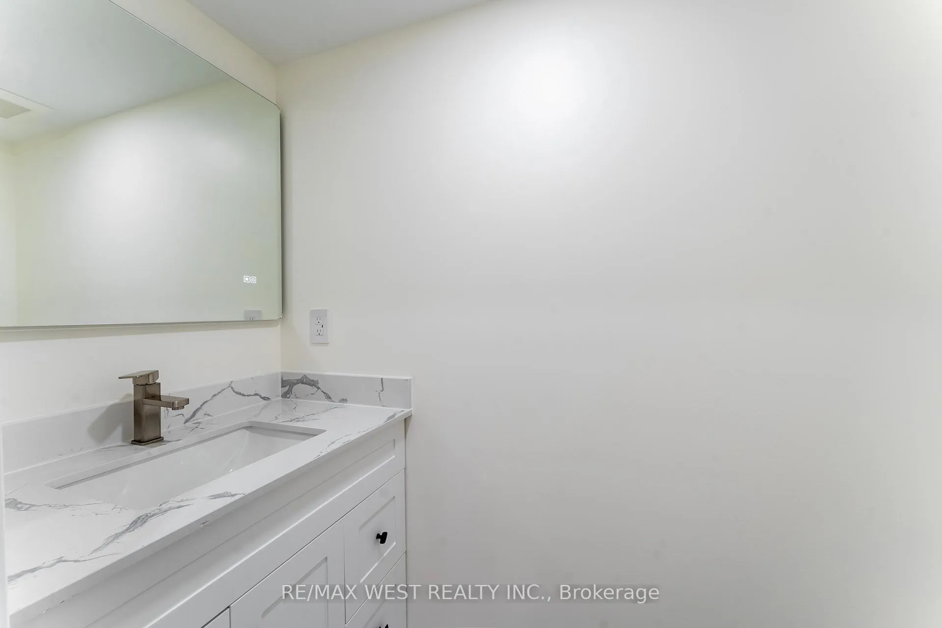 Photo 4 of 188 Misty Meadow Drive, Vaughan, East Woodbridge — HOMEH