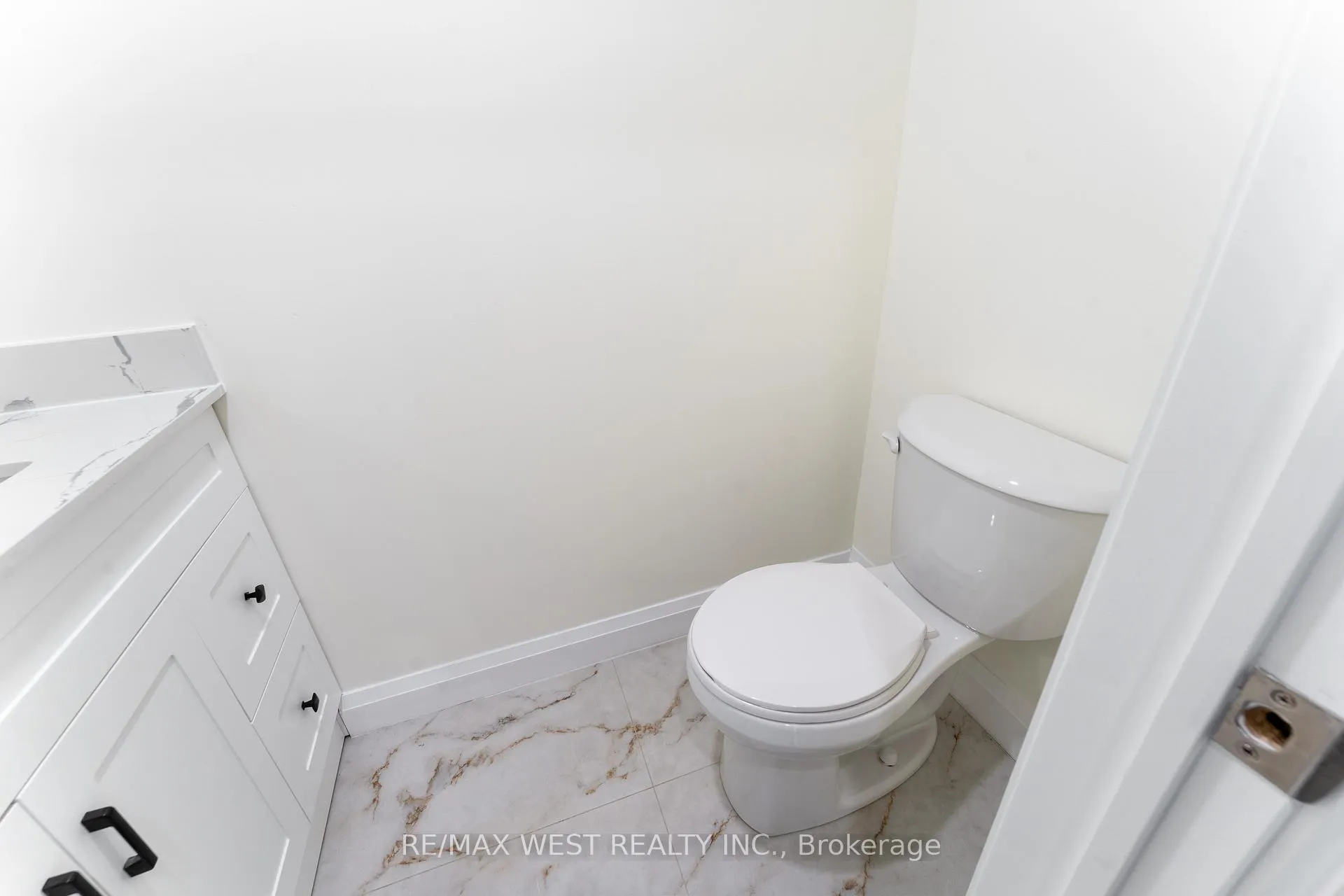 Photo 5 of 188 Misty Meadow Drive, Vaughan, East Woodbridge — HOMEH