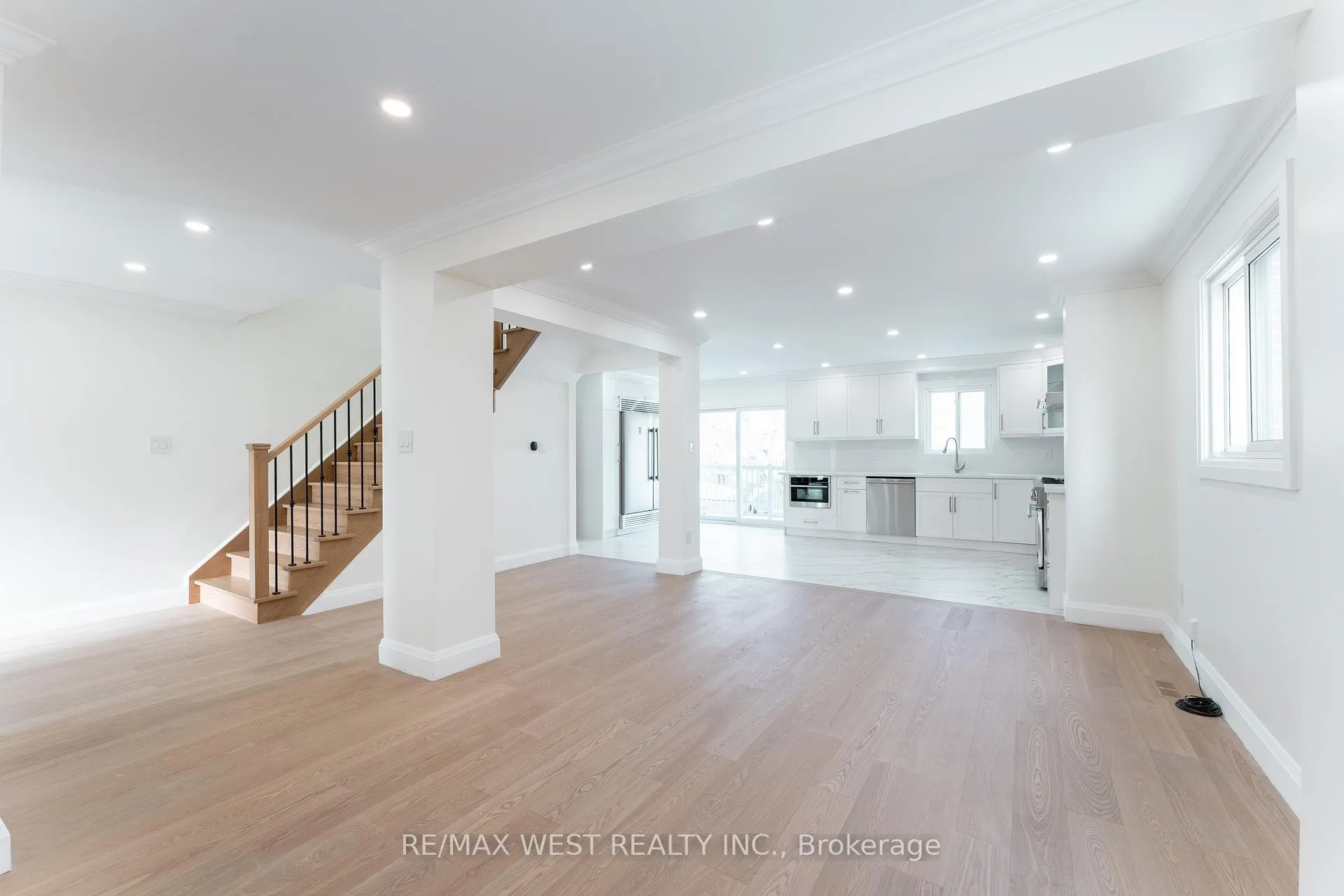 Photo 8 of 188 Misty Meadow Drive, Vaughan, East Woodbridge — HOMEH