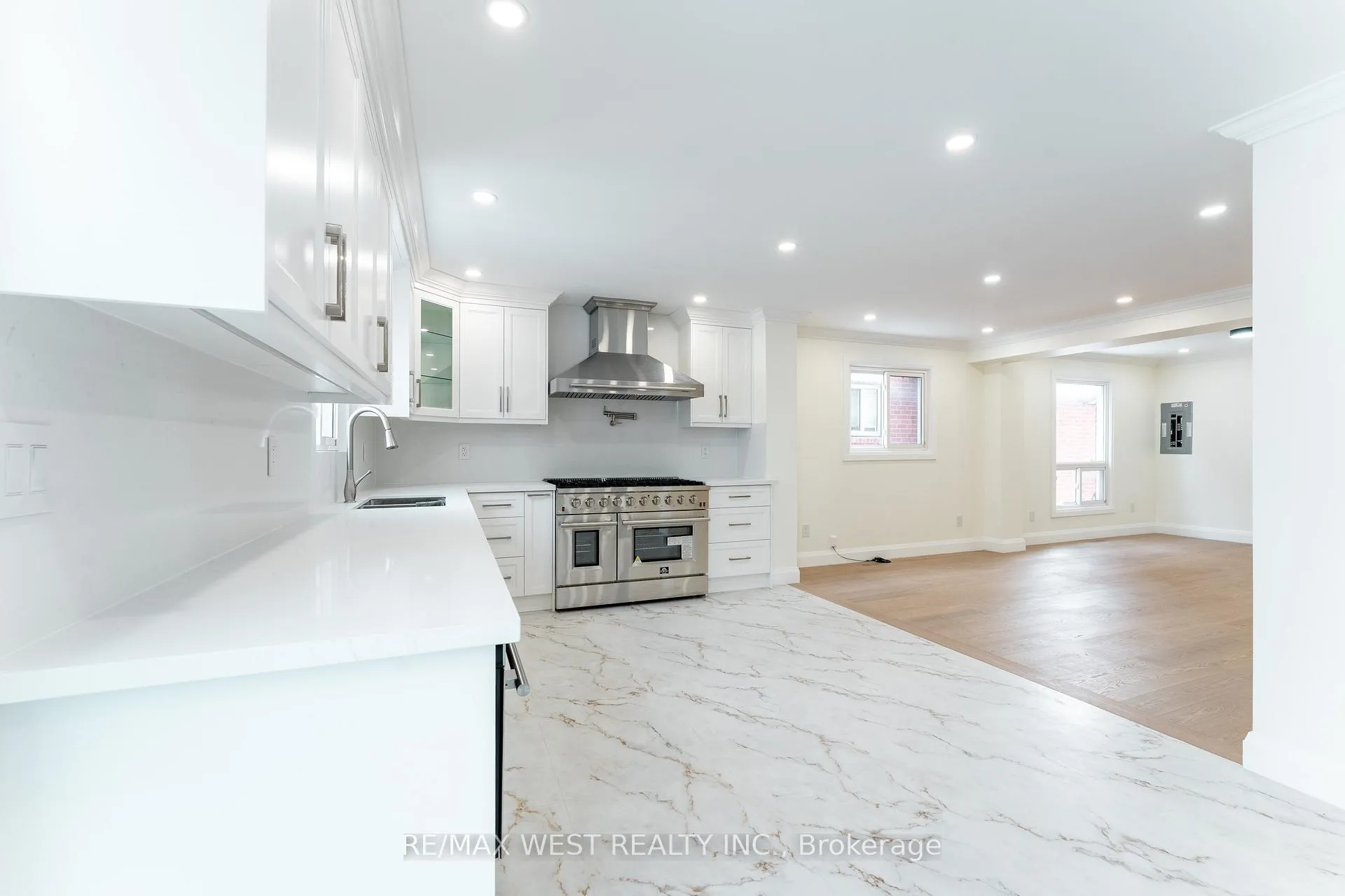 Photo 15 of 188 Misty Meadow Drive, Vaughan, East Woodbridge — HOMEH