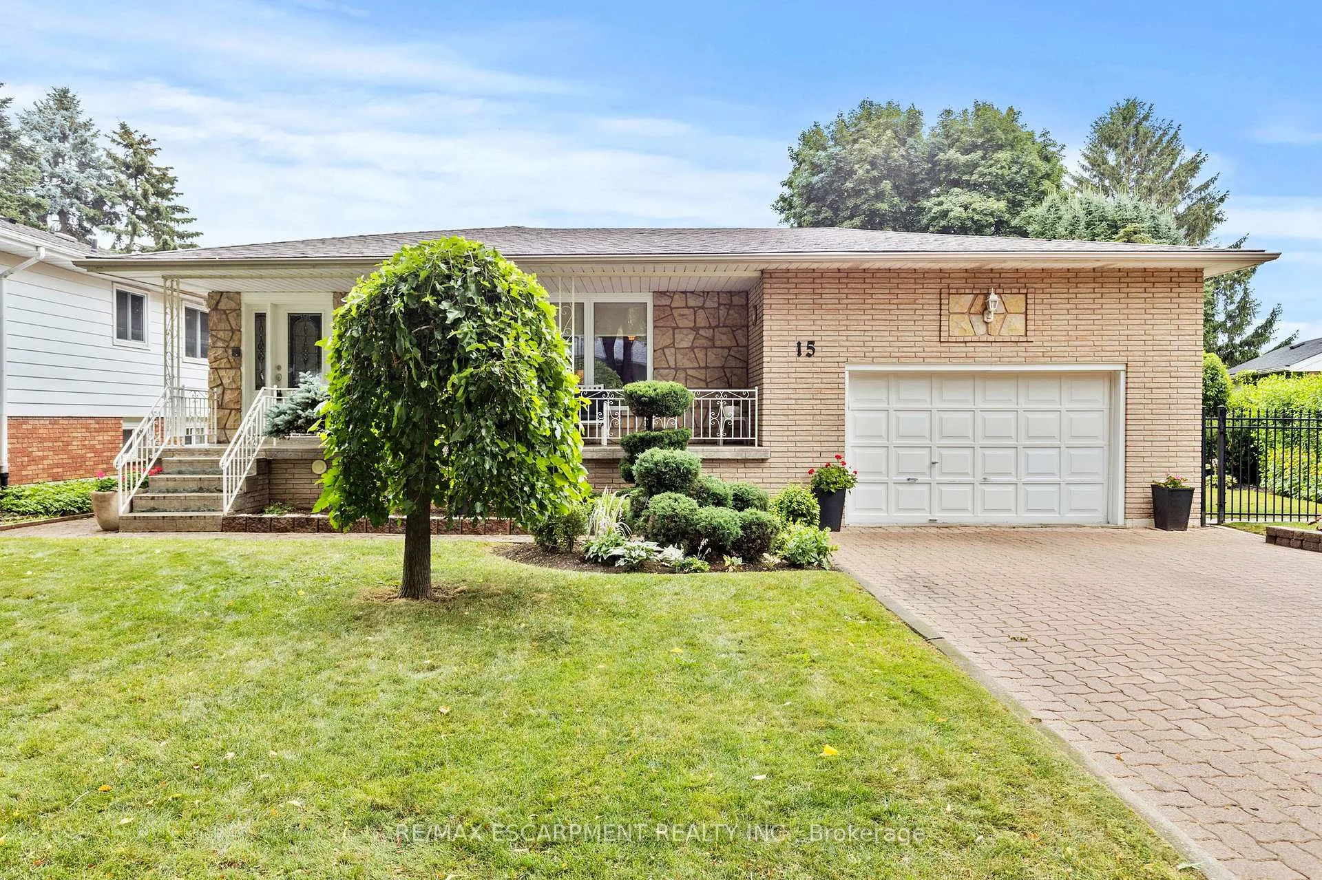 Photo 2 of 15 Debora Drive, Grimsby, Grimsby East — HOMEH