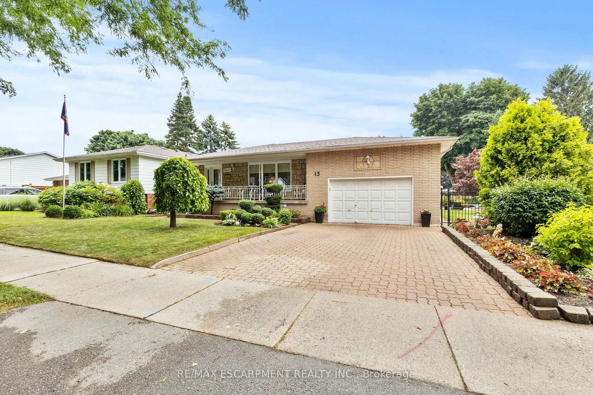 Photo 3 of 15 Debora Drive, Grimsby, Grimsby East — HOMEH