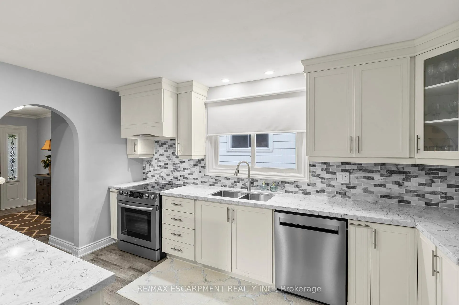 Photo 16 of 15 Debora Drive, Grimsby, Grimsby East — HOMEH