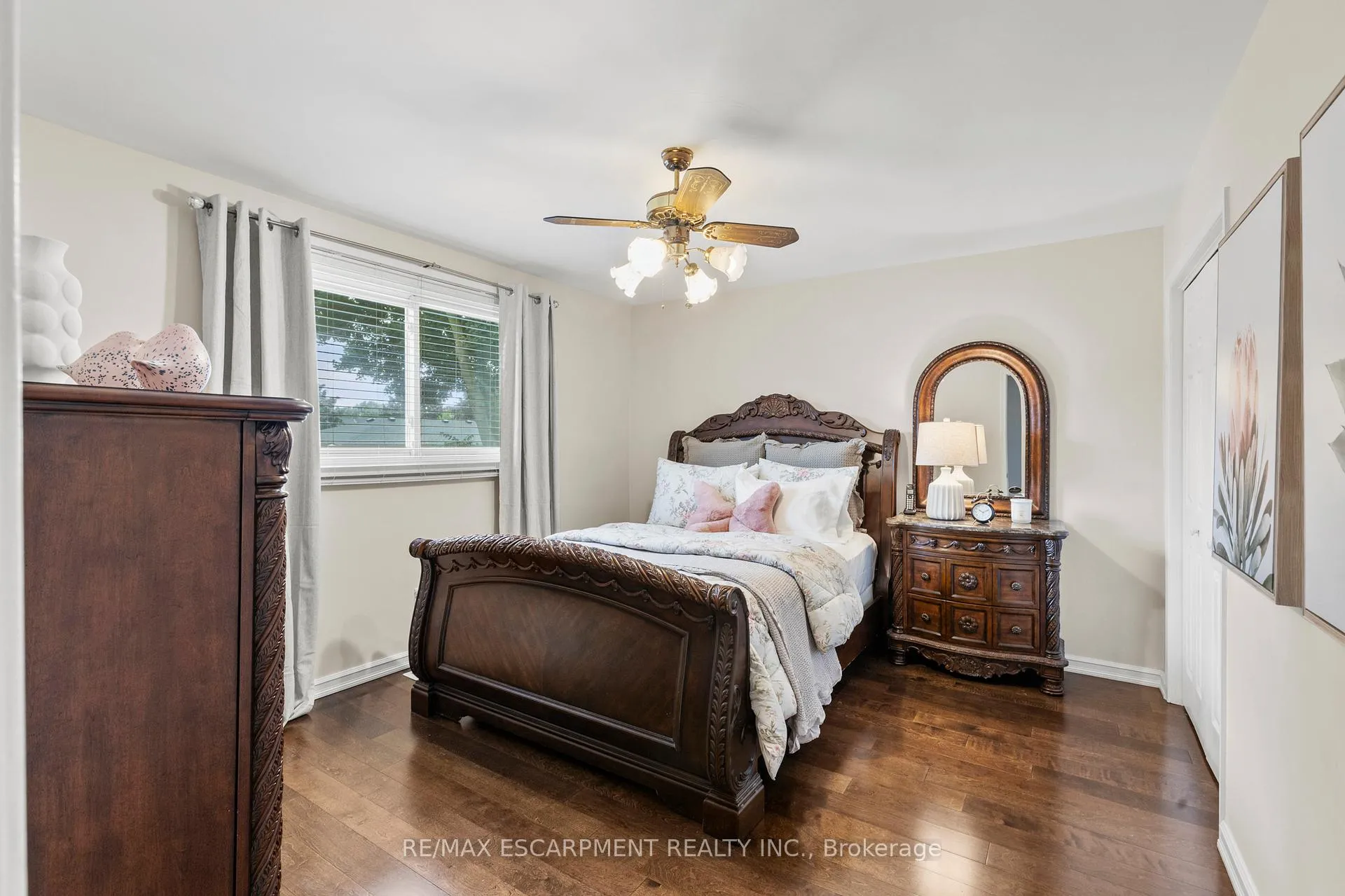 Photo 18 of 15 Debora Drive, Grimsby, Grimsby East — HOMEH