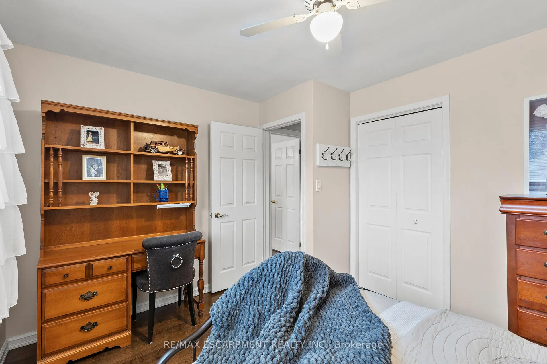 Photo 23 of 15 Debora Drive, Grimsby, Grimsby East — HOMEH