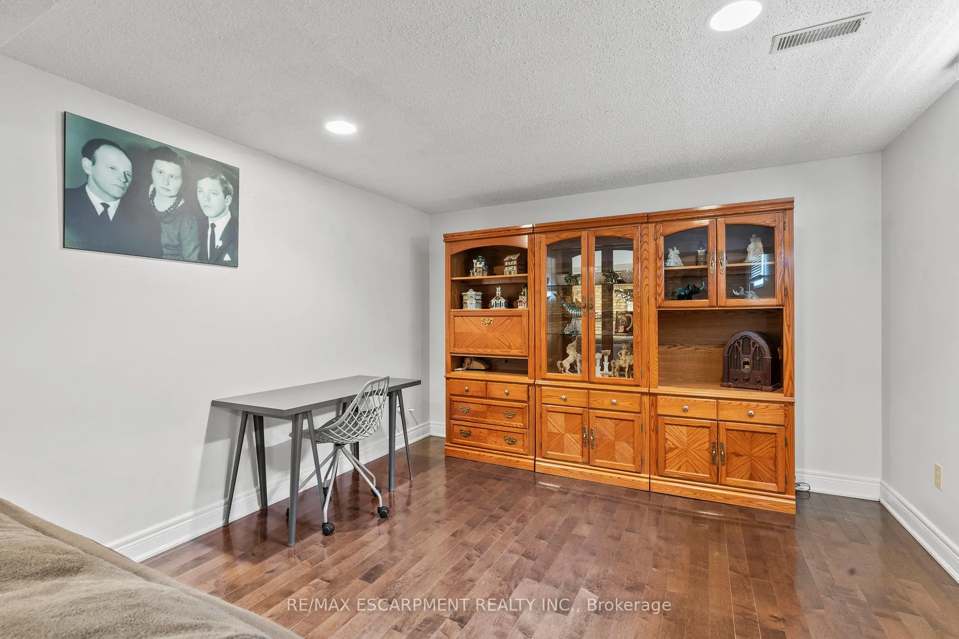 Photo 27 of 15 Debora Drive, Grimsby, Grimsby East — HOMEH