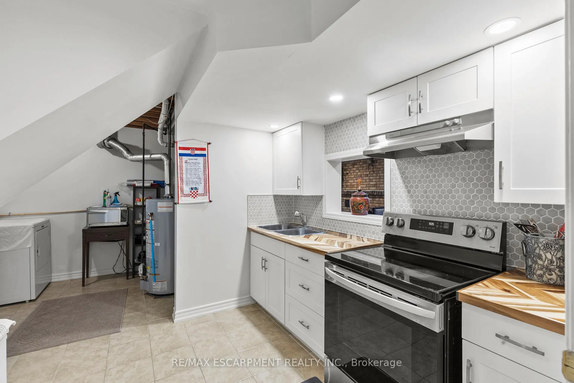 Photo 31 of 15 Debora Drive, Grimsby, Grimsby East — HOMEH