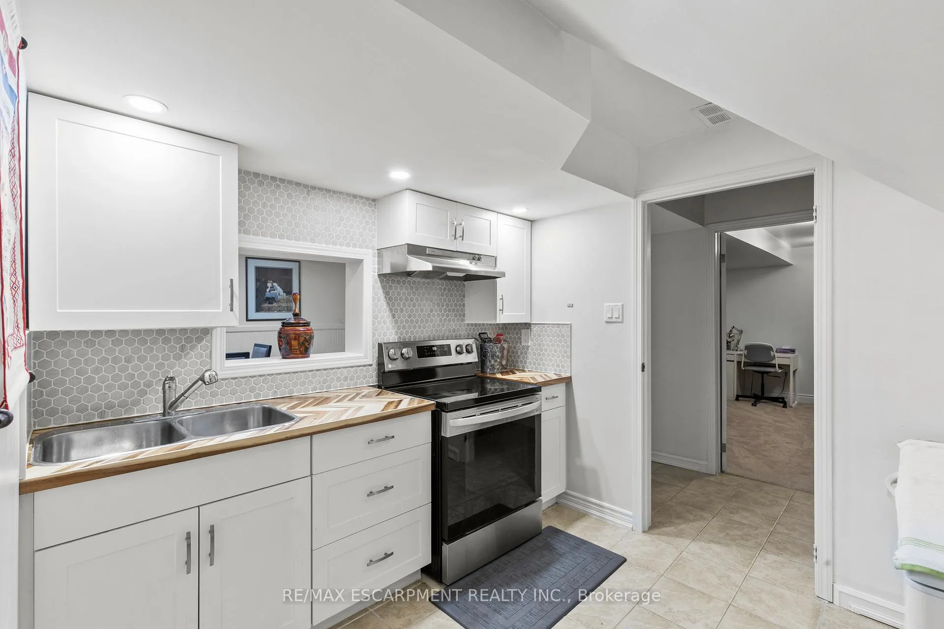 Photo 32 of 15 Debora Drive, Grimsby, Grimsby East — HOMEH