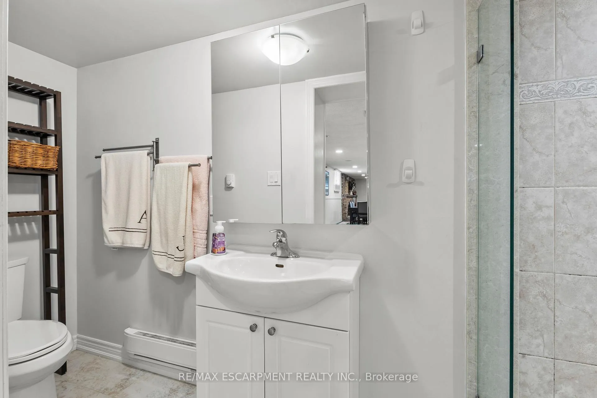 Photo 35 of 15 Debora Drive, Grimsby, Grimsby East — HOMEH